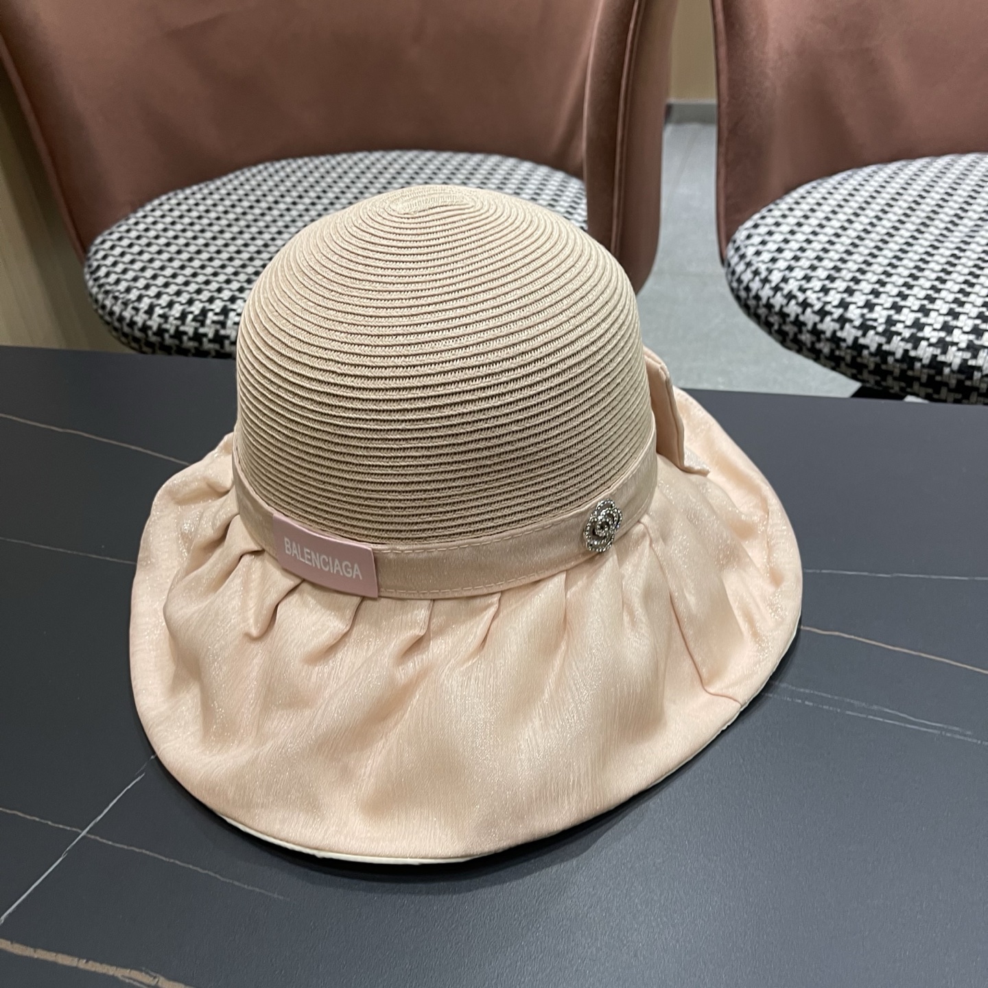 Balenciaga 巴黎世家夏季飘带蝴蝶结防晒遮阳帽女户外防紫外线沙滩太阳帽