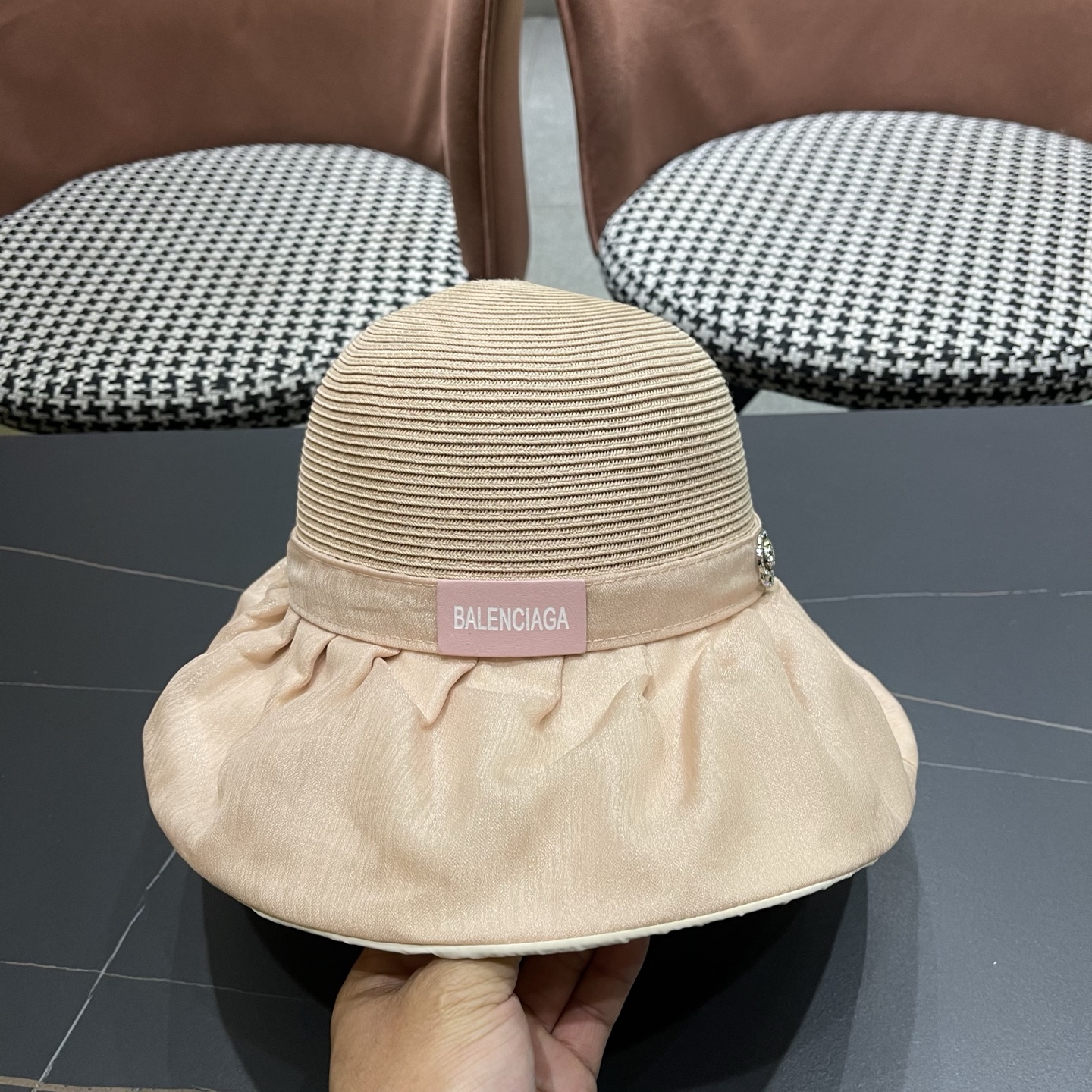 Balenciaga 巴黎世家夏季飘带蝴蝶结防晒遮阳帽女户外防紫外线沙滩太阳帽