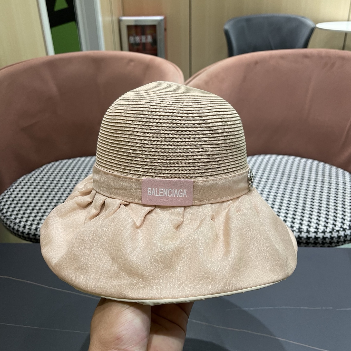 Balenciaga 巴黎世家夏季飘带蝴蝶结防晒遮阳帽女户外防紫外线沙滩太阳帽
