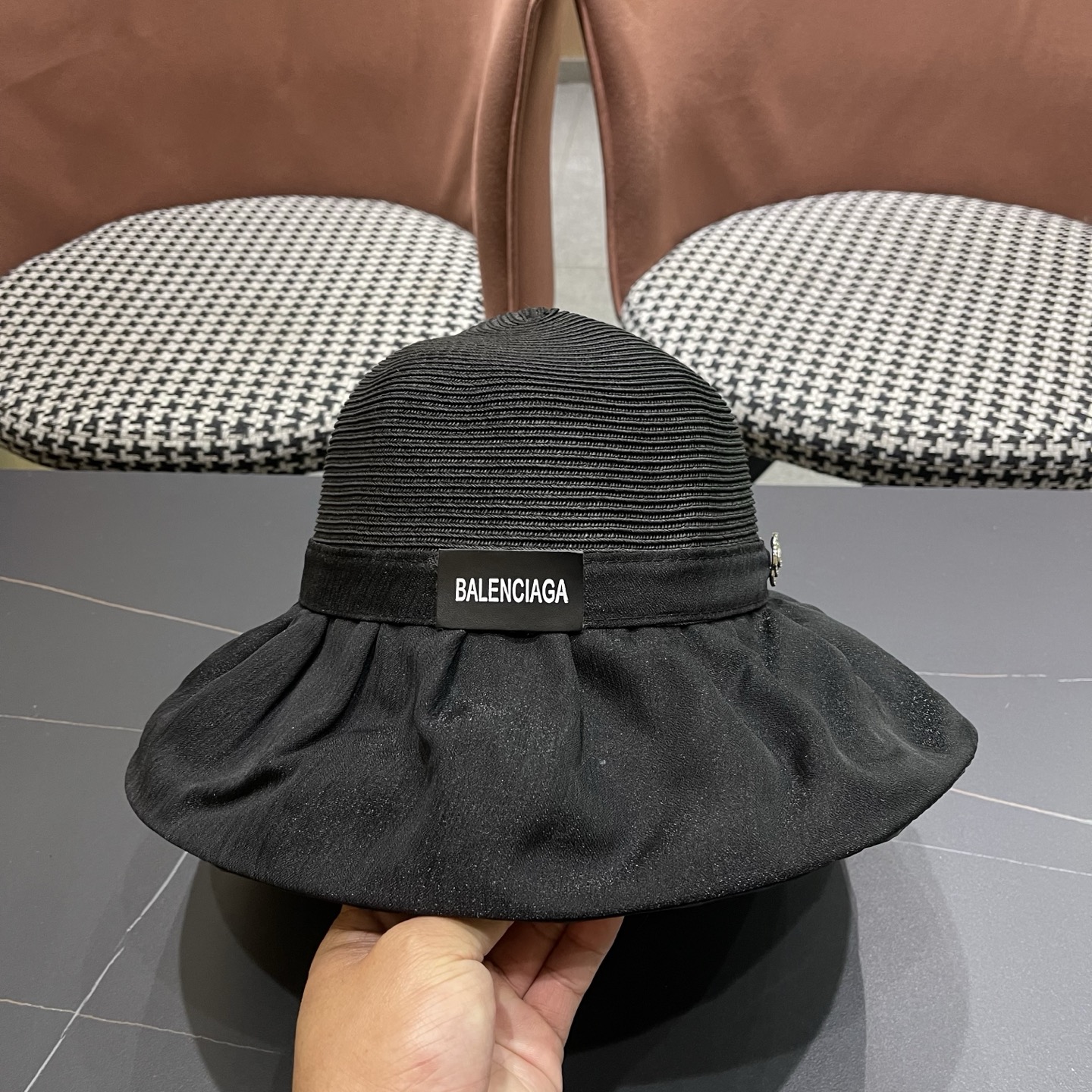 Balenciaga 巴黎世家夏季飘带蝴蝶结防晒遮阳帽女户外防紫外线沙滩太阳帽