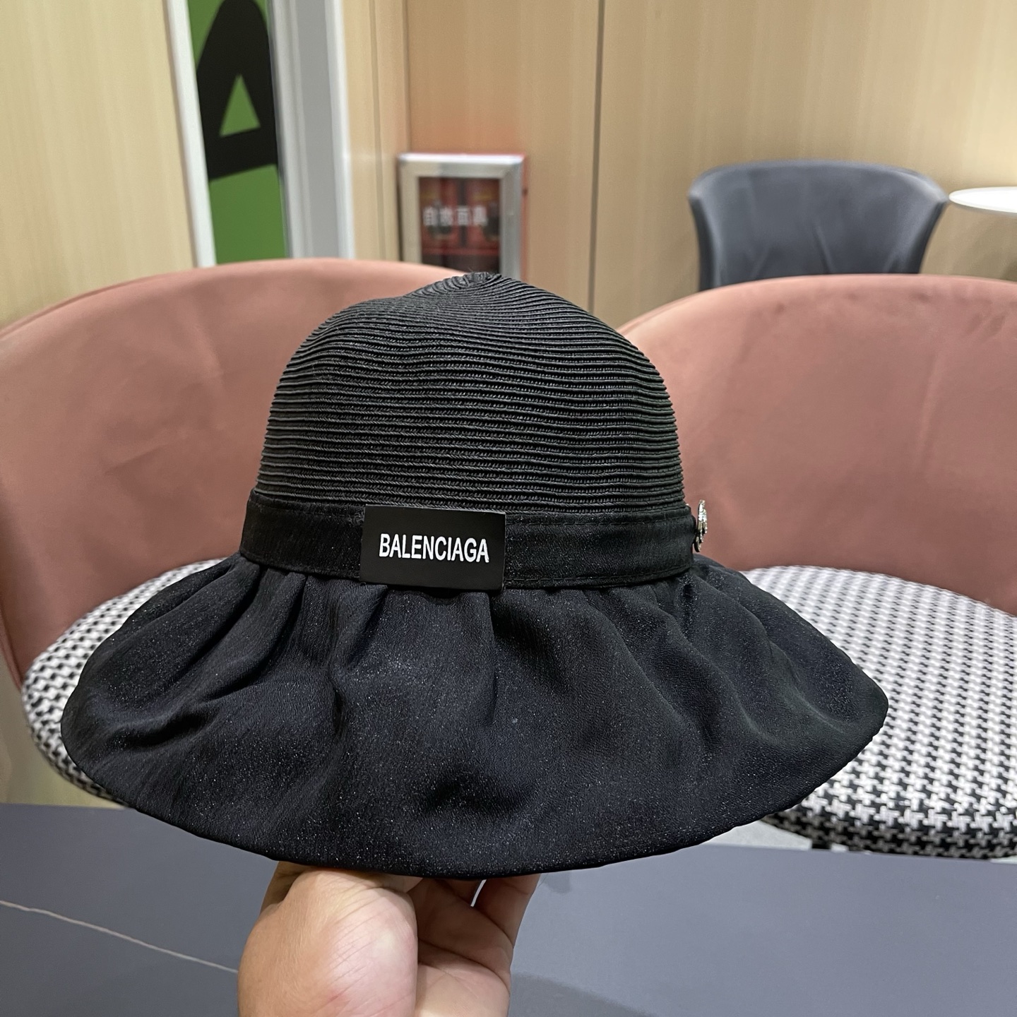 Balenciaga 巴黎世家夏季飘带蝴蝶结防晒遮阳帽女户外防紫外线沙滩太阳帽