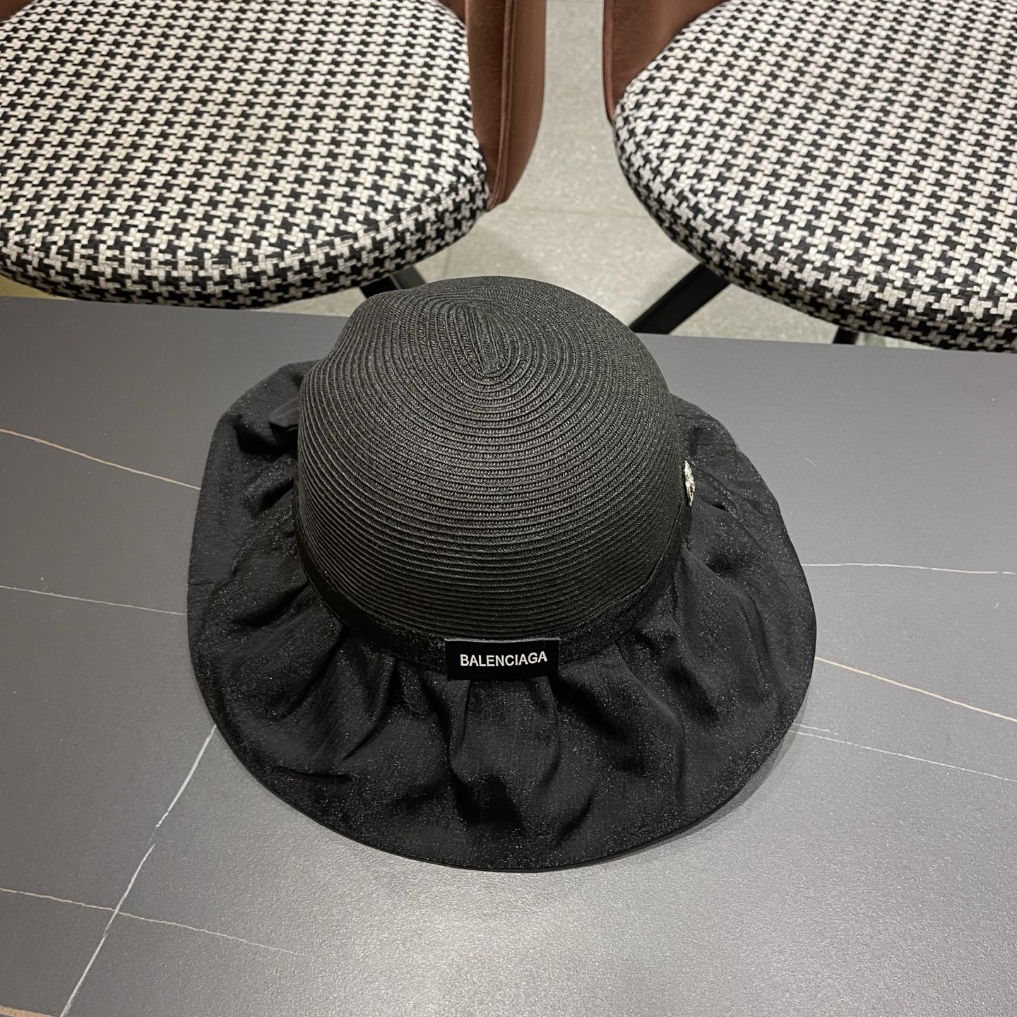 Balenciaga 巴黎世家夏季飘带蝴蝶结防晒遮阳帽女户外防紫外线沙滩太阳帽