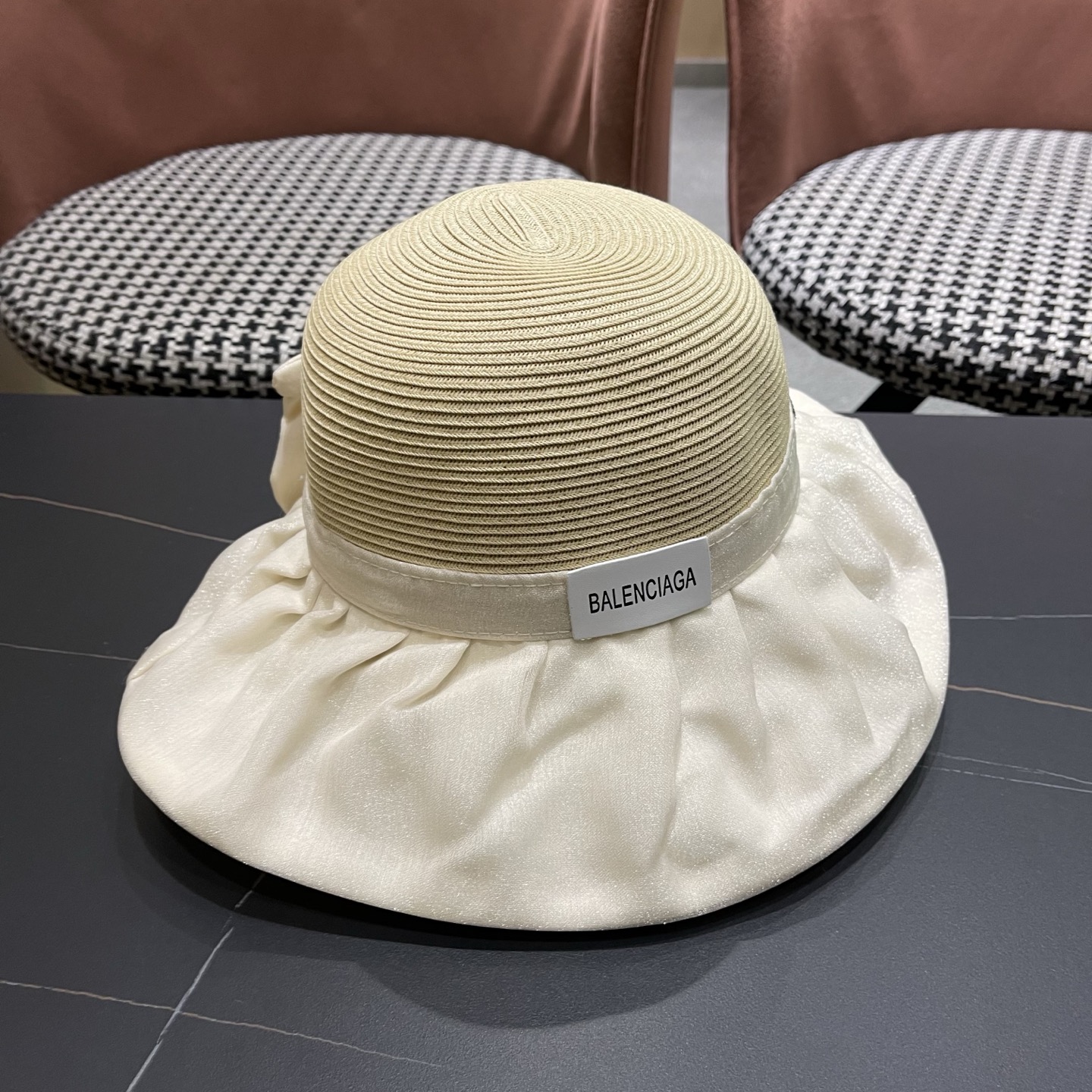 Balenciaga 巴黎世家夏季飘带蝴蝶结防晒遮阳帽女户外防紫外线沙滩太阳帽