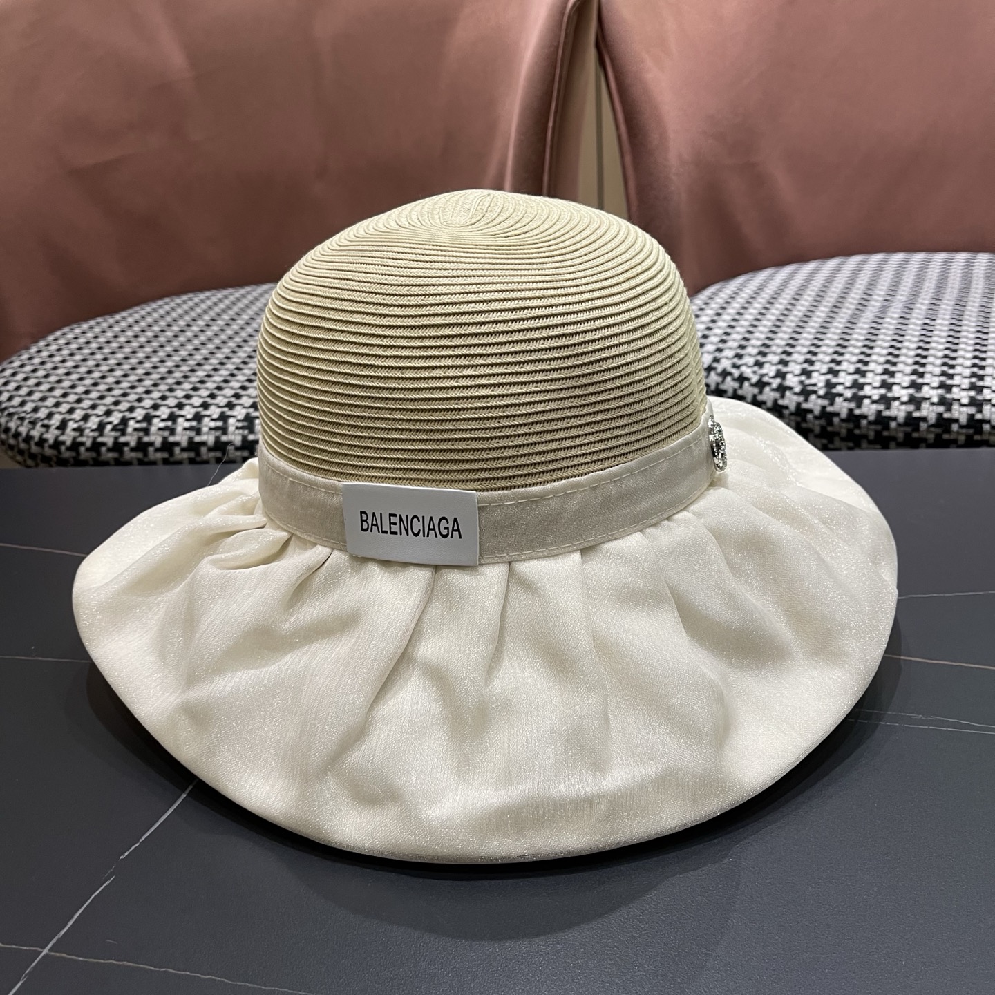Balenciaga 巴黎世家夏季飘带蝴蝶结防晒遮阳帽女户外防紫外线沙滩太阳帽