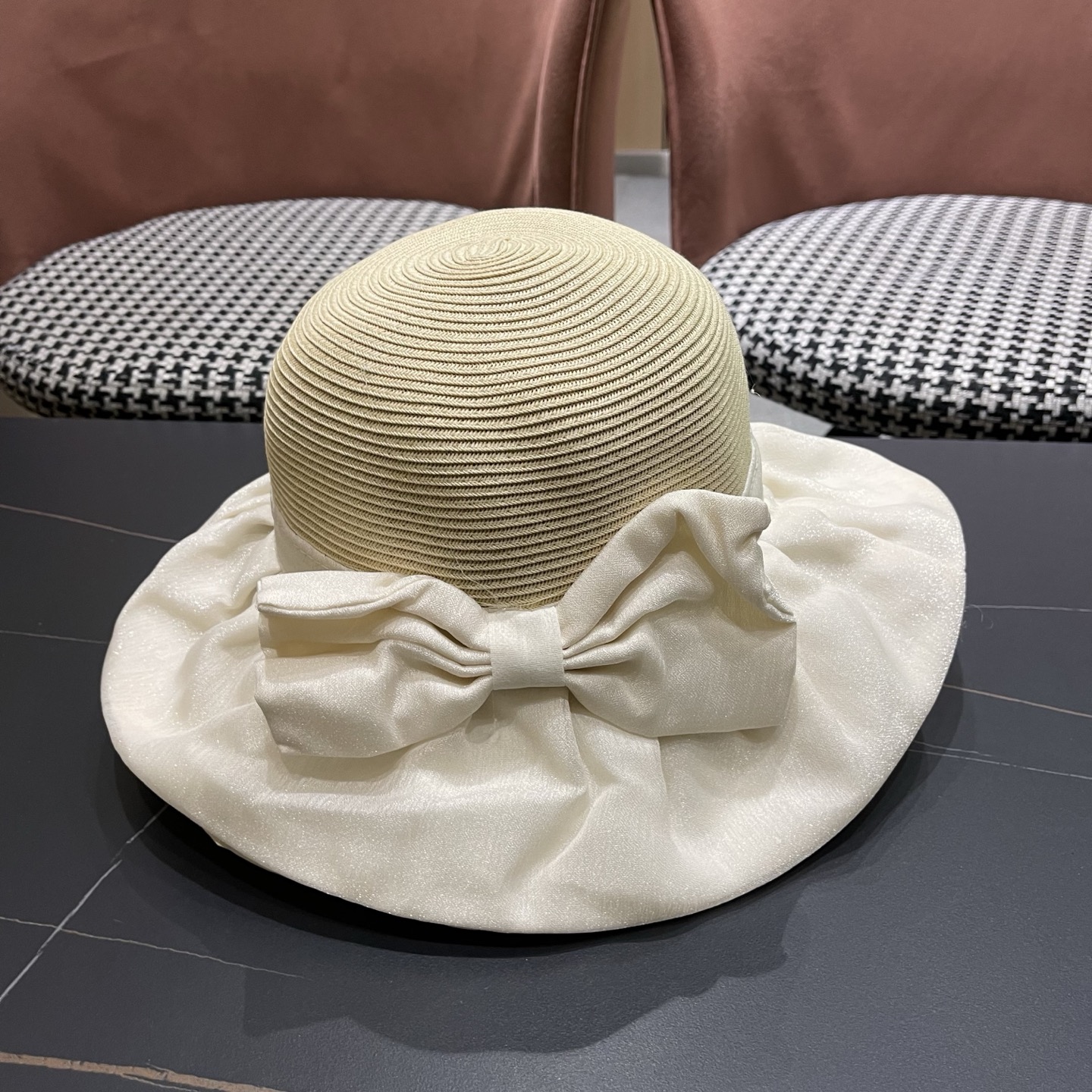 Balenciaga 巴黎世家夏季飘带蝴蝶结防晒遮阳帽女户外防紫外线沙滩太阳帽