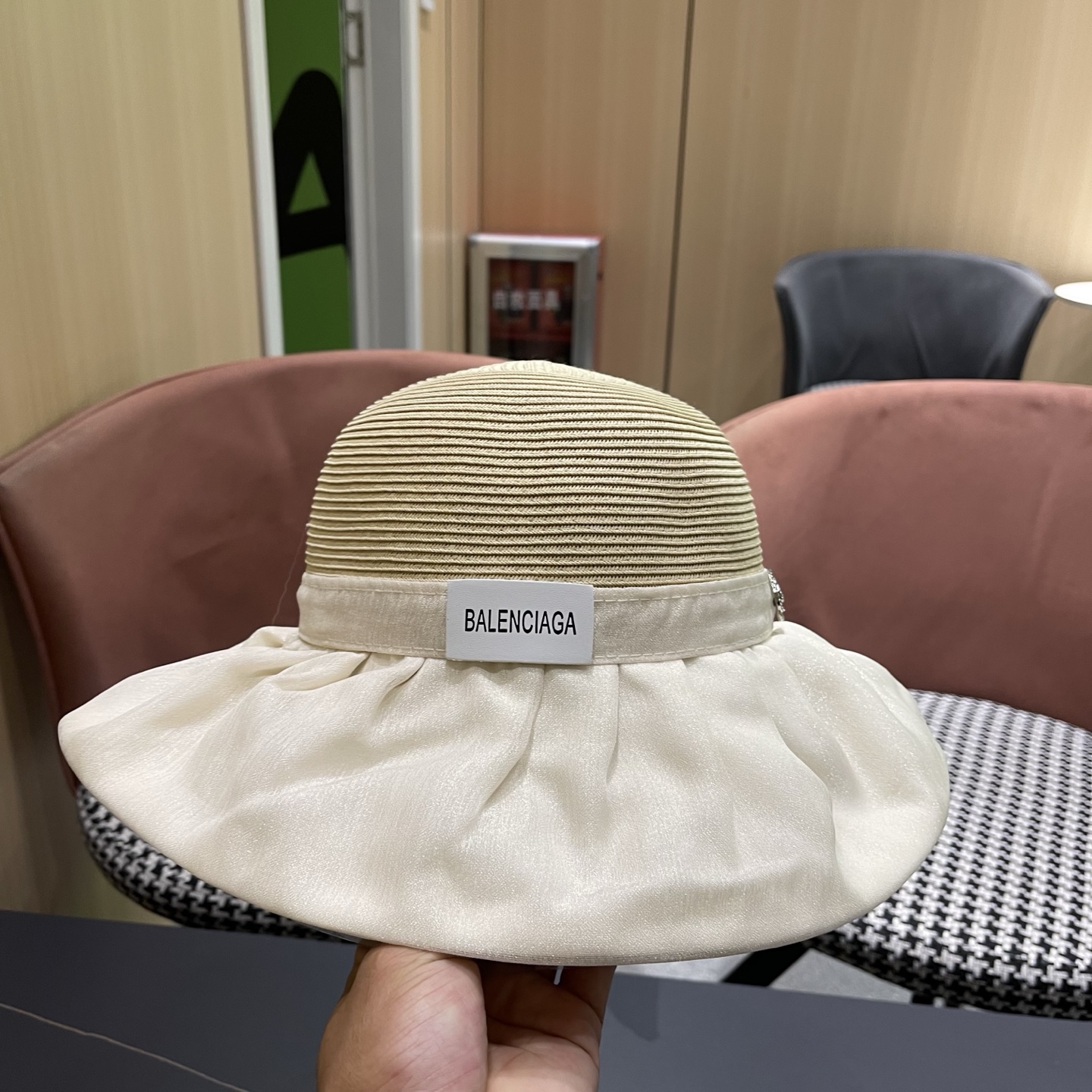 Balenciaga 巴黎世家夏季飘带蝴蝶结防晒遮阳帽女户外防紫外线沙滩太阳帽