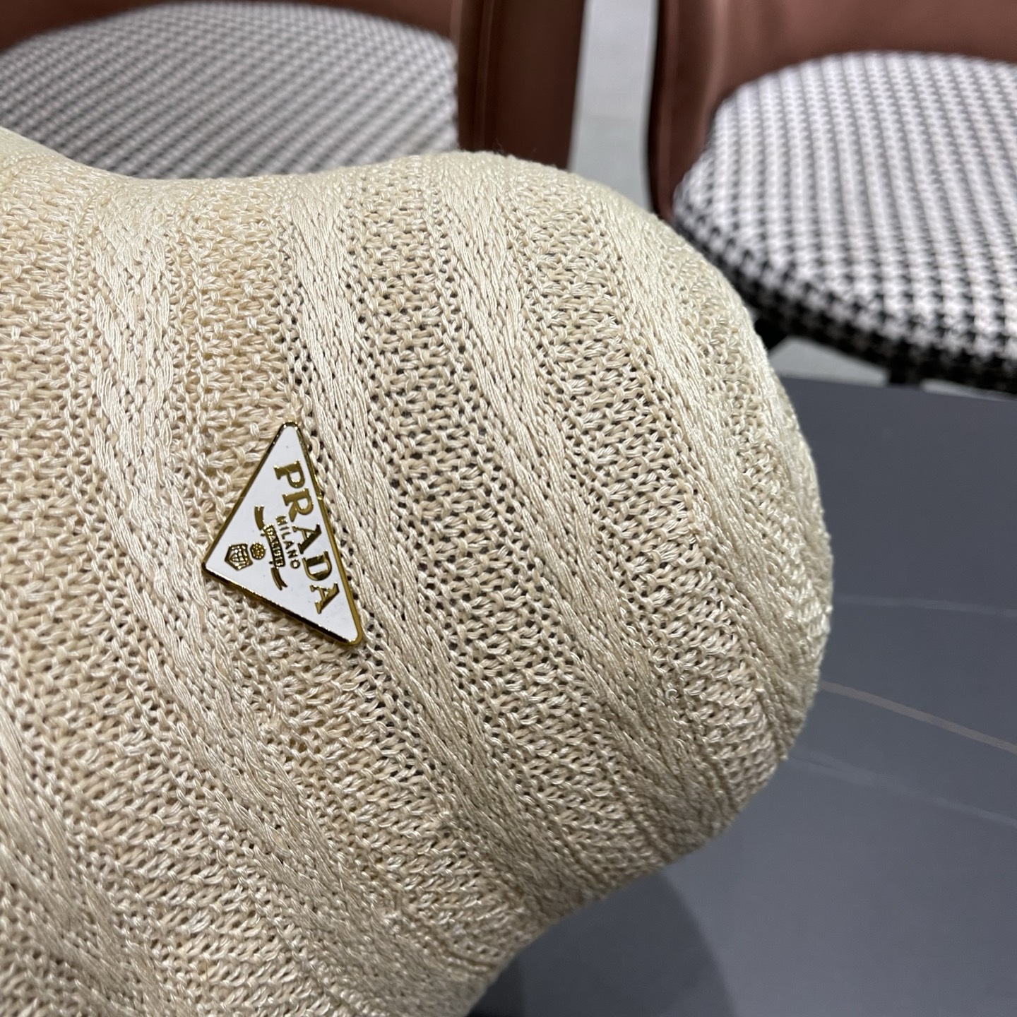 PRADA普拉达 新款草帽女夏季镂空时尚渔夫帽春秋遮阳盆帽出游百搭防晒帽