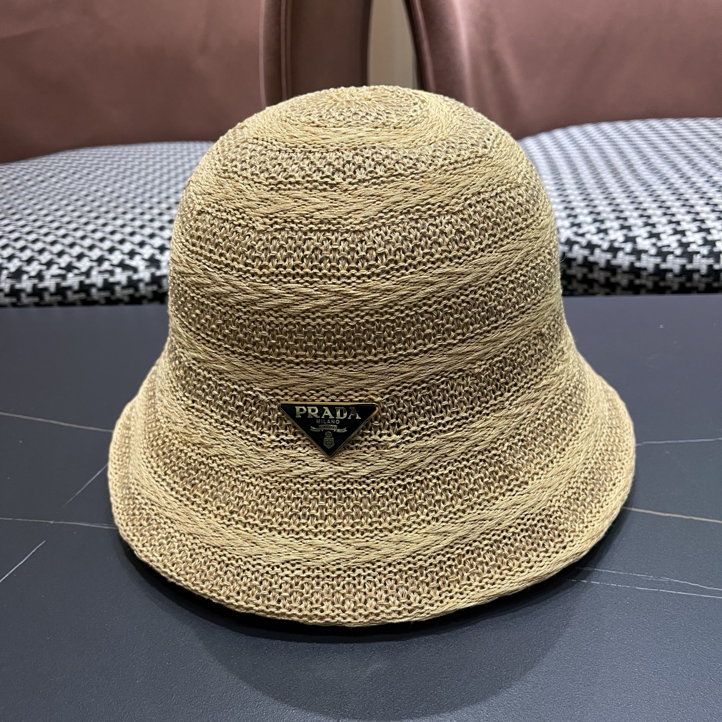 PRADA普拉达 新款草帽女夏季镂空时尚渔夫帽春秋遮阳盆帽出游百搭防晒帽
