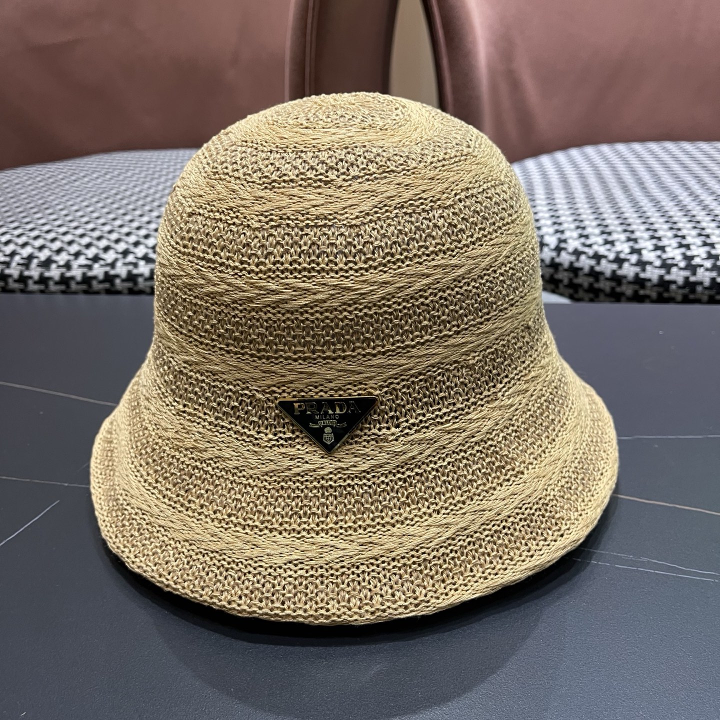 PRADA普拉达 新款草帽女夏季镂空时尚渔夫帽春秋遮阳盆帽出游百搭防晒帽