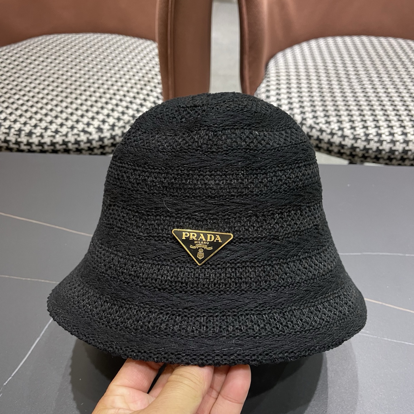 PRADA普拉达 新款草帽女夏季镂空时尚渔夫帽春秋遮阳盆帽出游百搭防晒帽