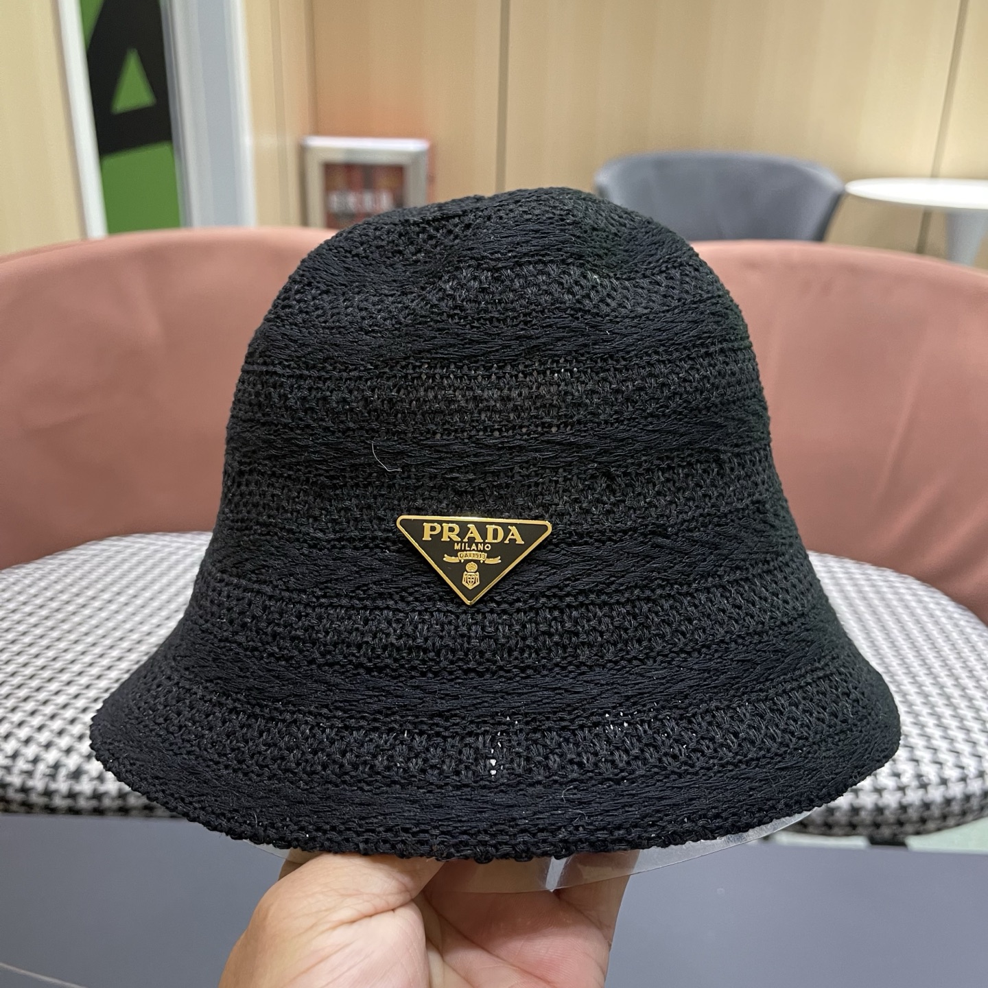 PRADA普拉达 新款草帽女夏季镂空时尚渔夫帽春秋遮阳盆帽出游百搭防晒帽