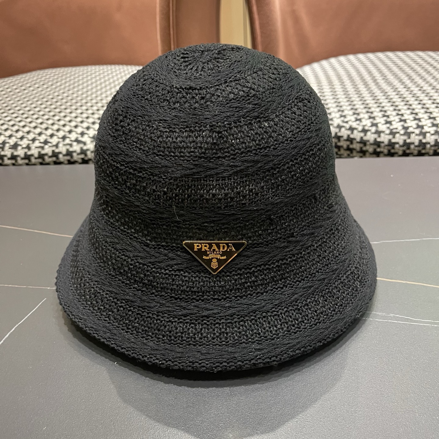 PRADA普拉达 新款草帽女夏季镂空时尚渔夫帽春秋遮阳盆帽出游百搭防晒帽
