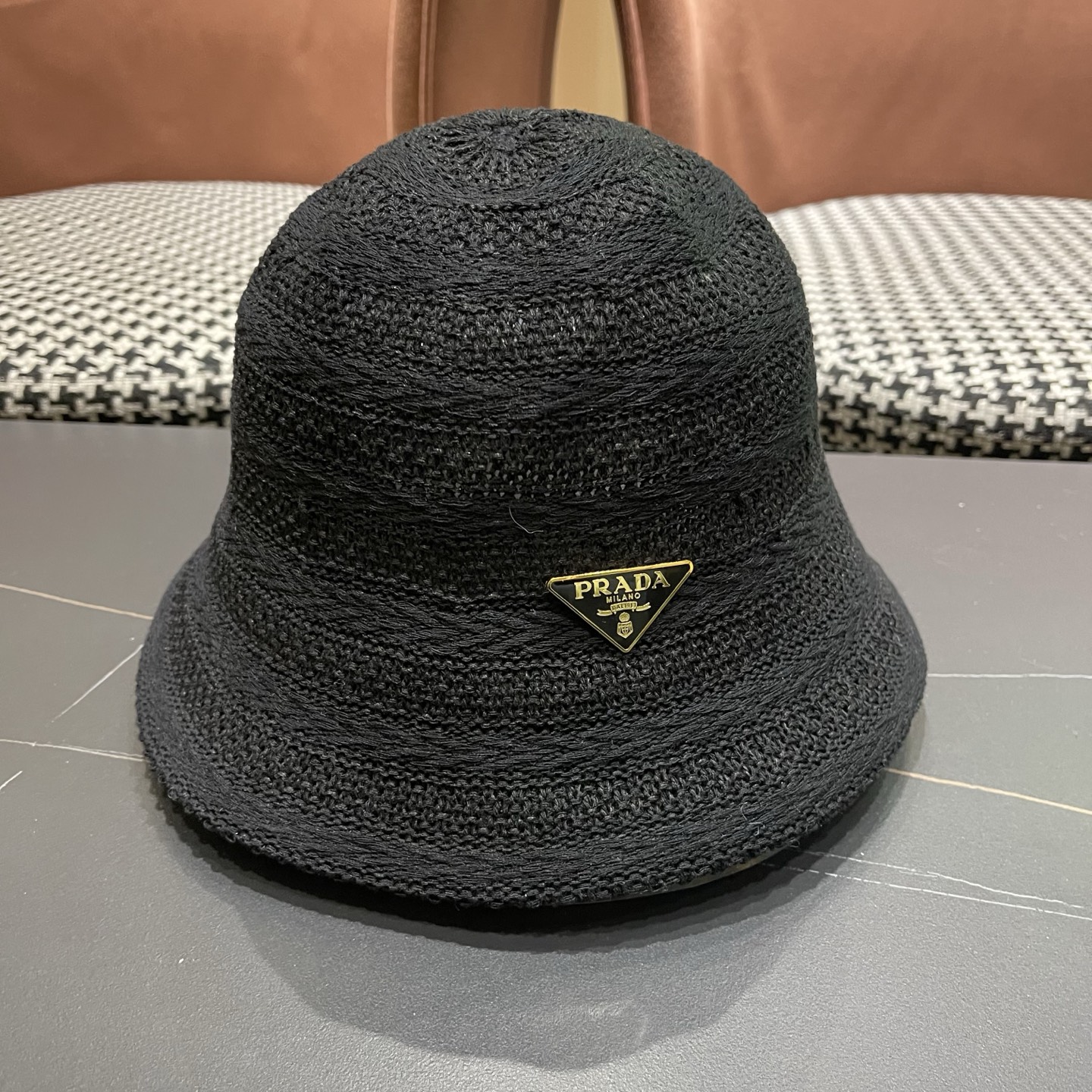 PRADA普拉达 新款草帽女夏季镂空时尚渔夫帽春秋遮阳盆帽出游百搭防晒帽