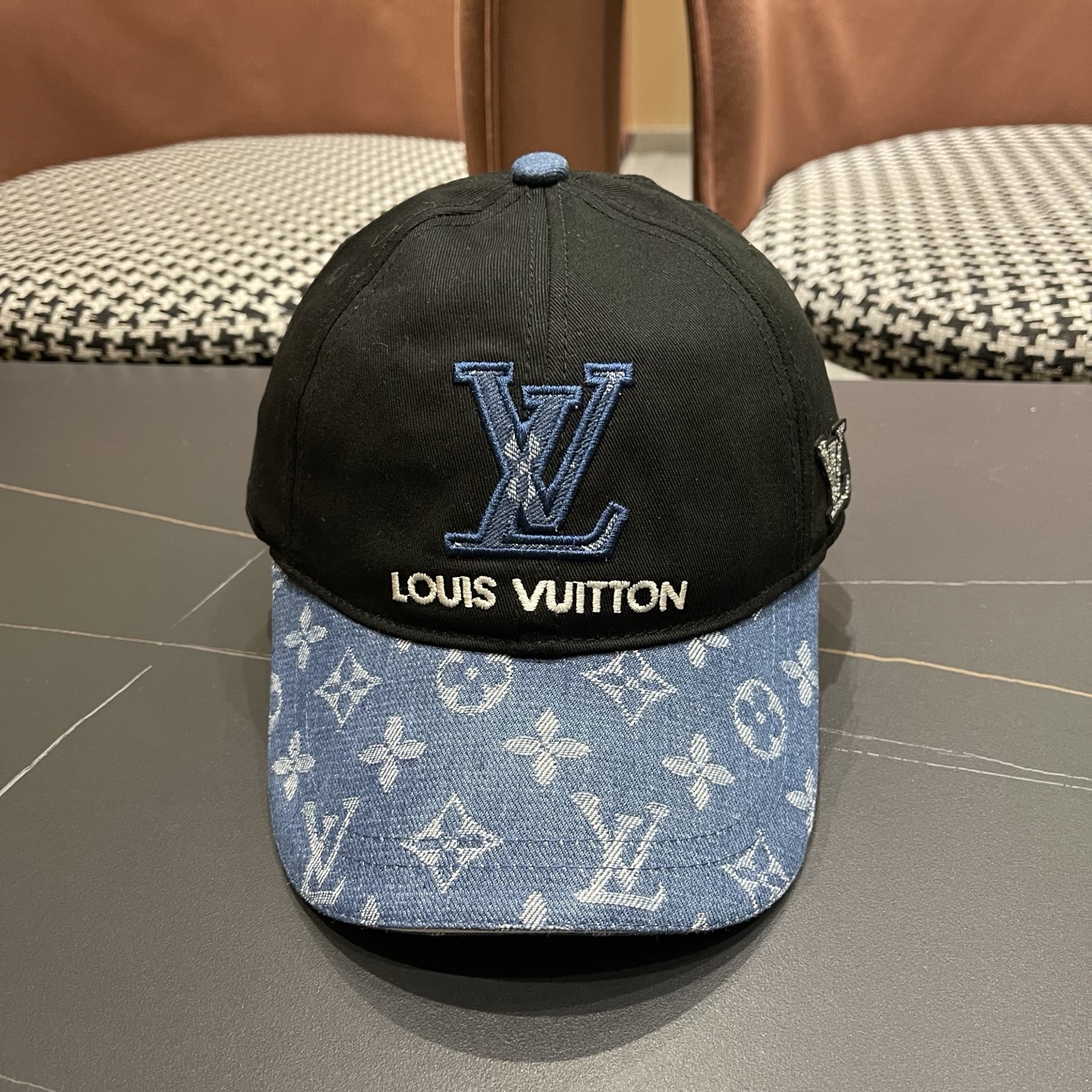 路易威登棒球帽 LouisVuitton刺绣原单棒球帽，高端大气，百搭款🤗男女通用！