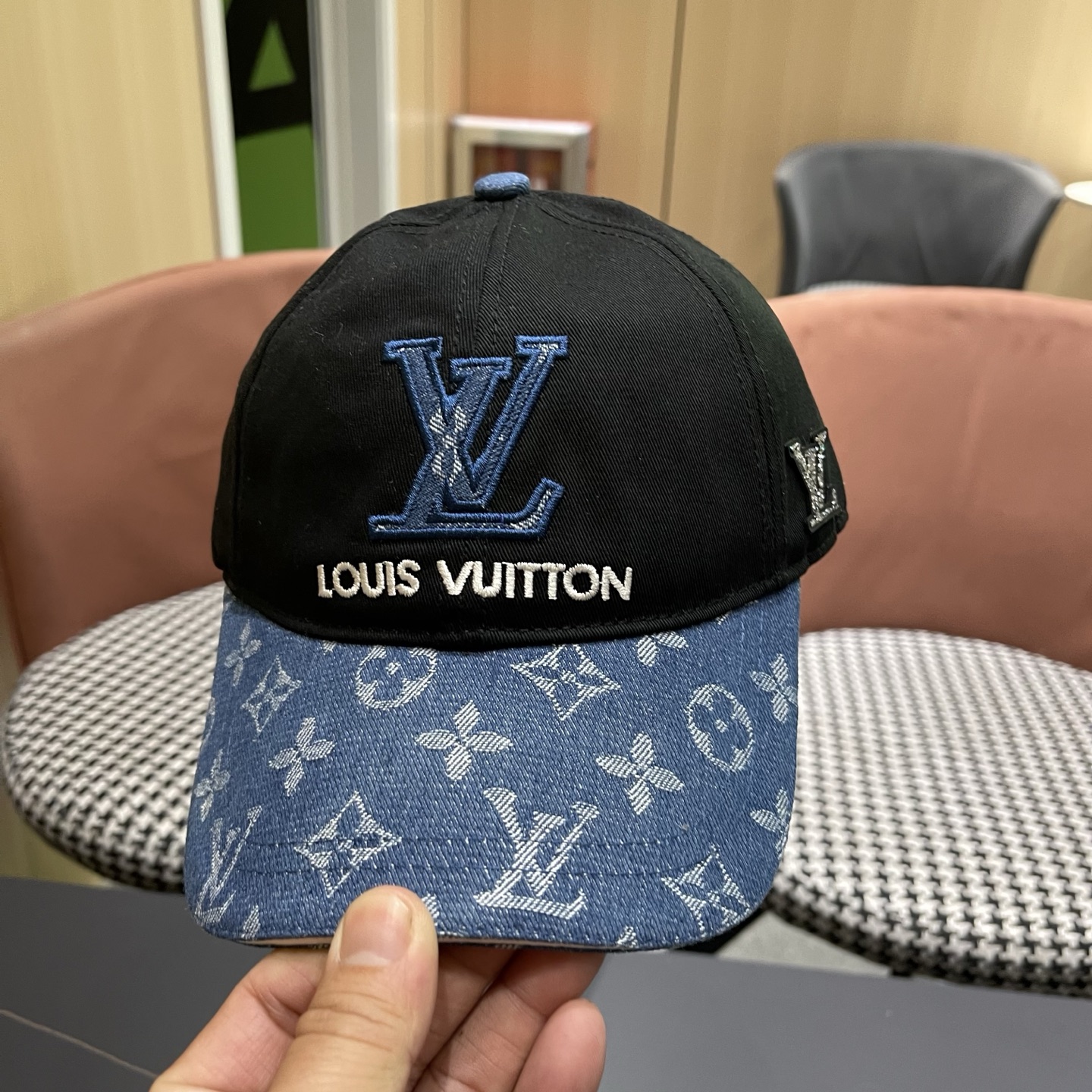 路易威登棒球帽 LouisVuitton刺绣原单棒球帽，高端大气，百搭款🤗男女通用！