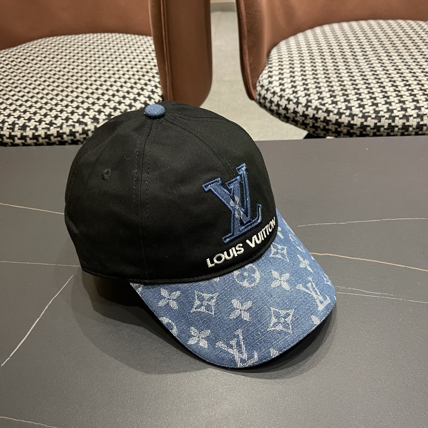 路易威登棒球帽 LouisVuitton刺绣原单棒球帽，高端大气，百搭款🤗男女通用！