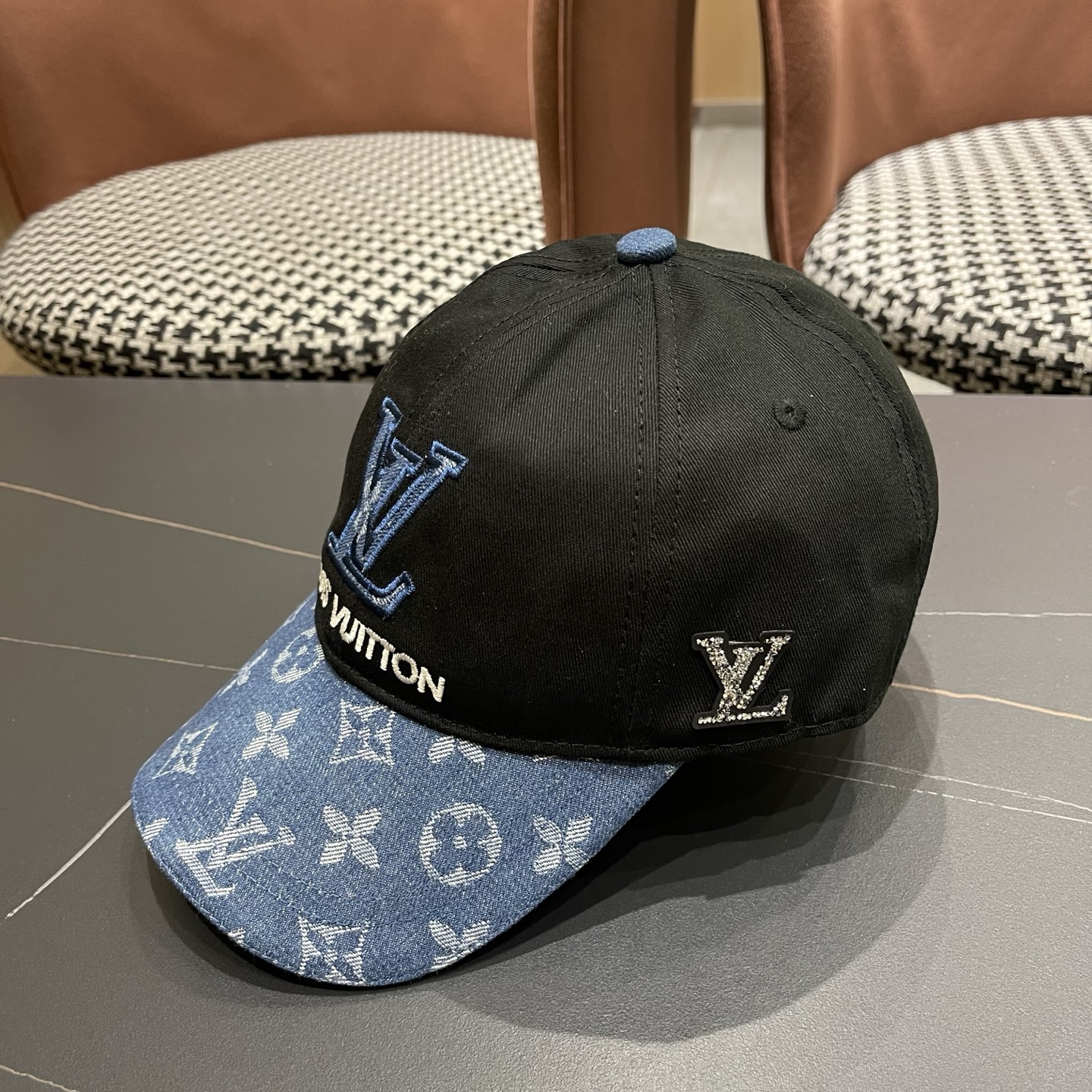 路易威登棒球帽 LouisVuitton刺绣原单棒球帽，高端大气，百搭款🤗男女通用！