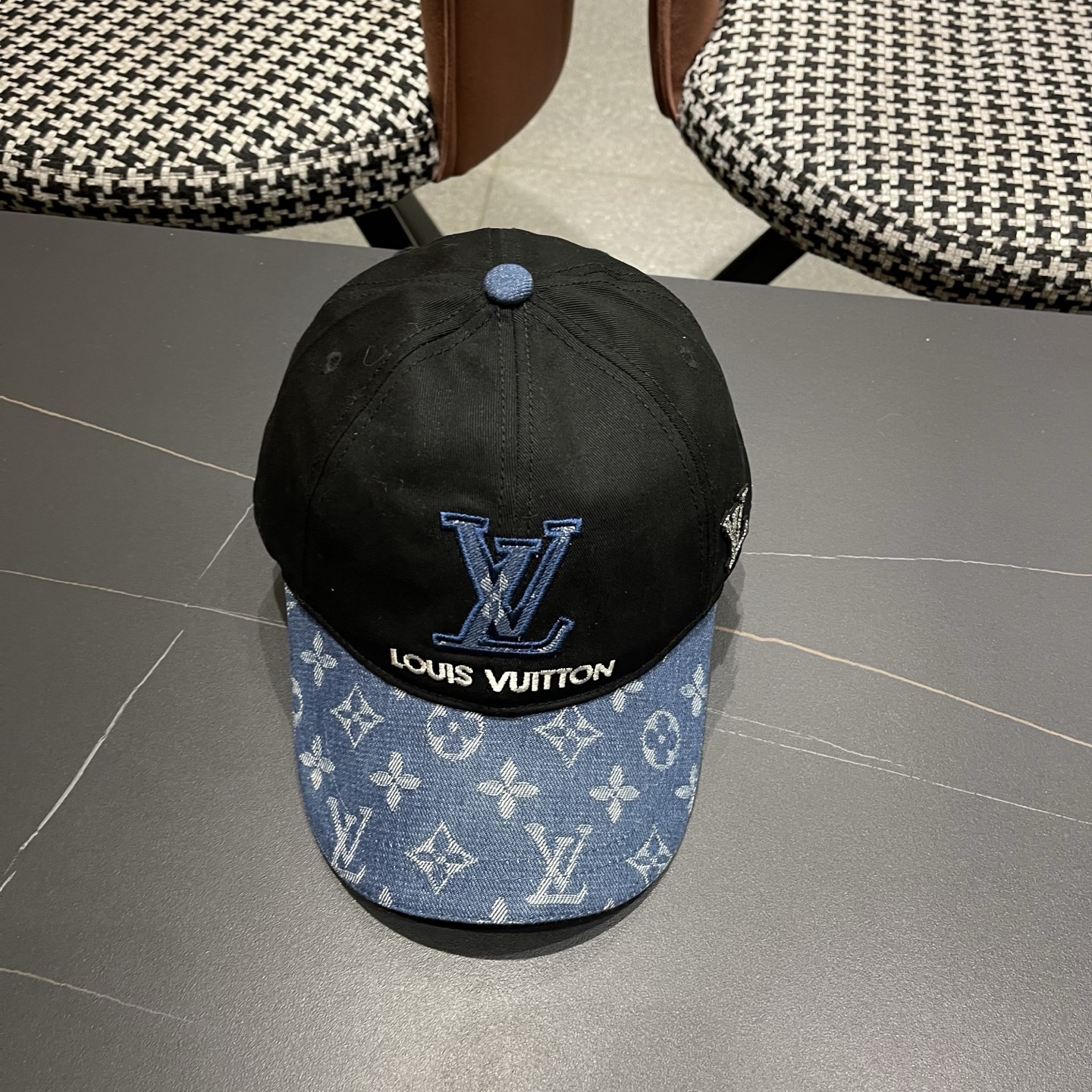 路易威登棒球帽 LouisVuitton刺绣原单棒球帽，高端大气，百搭款🤗男女通用！