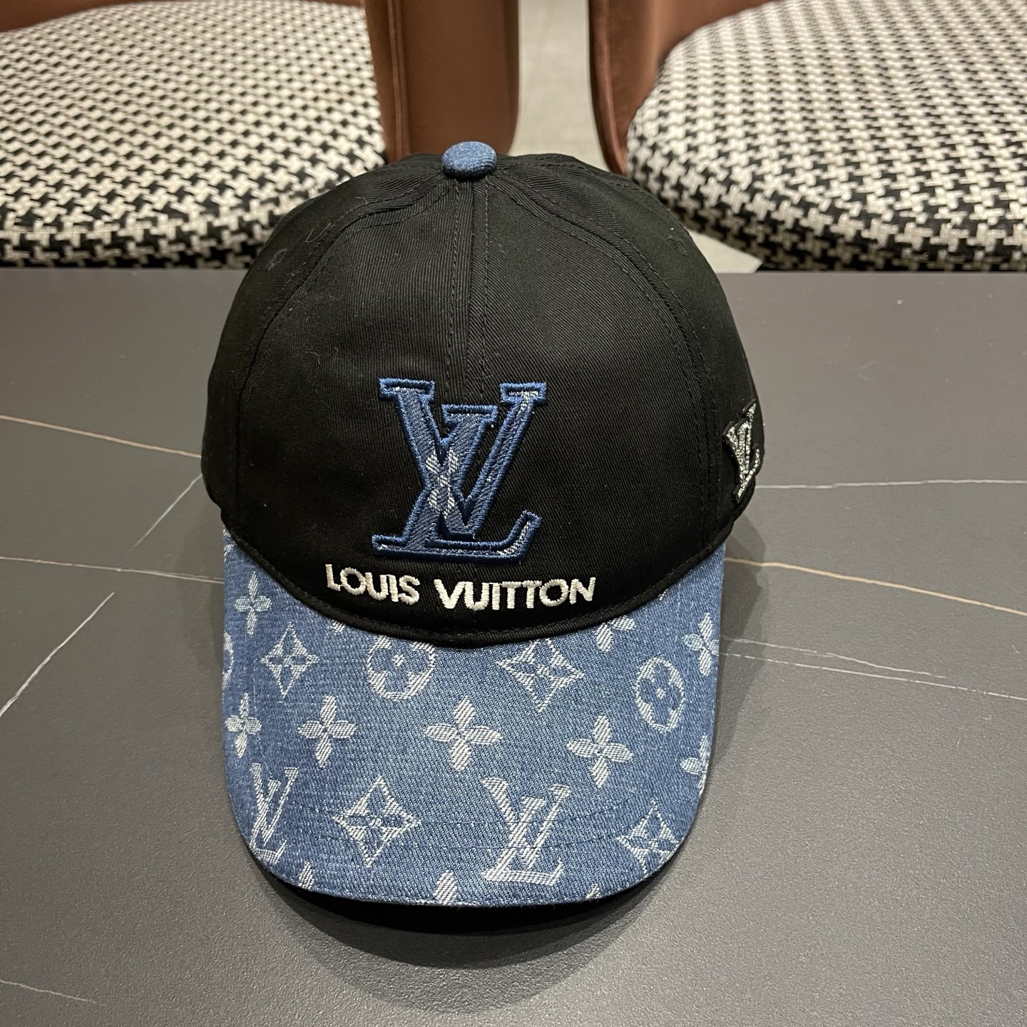 路易威登棒球帽 LouisVuitton刺绣原单棒球帽，高端大气，百搭款🤗男女通用！
