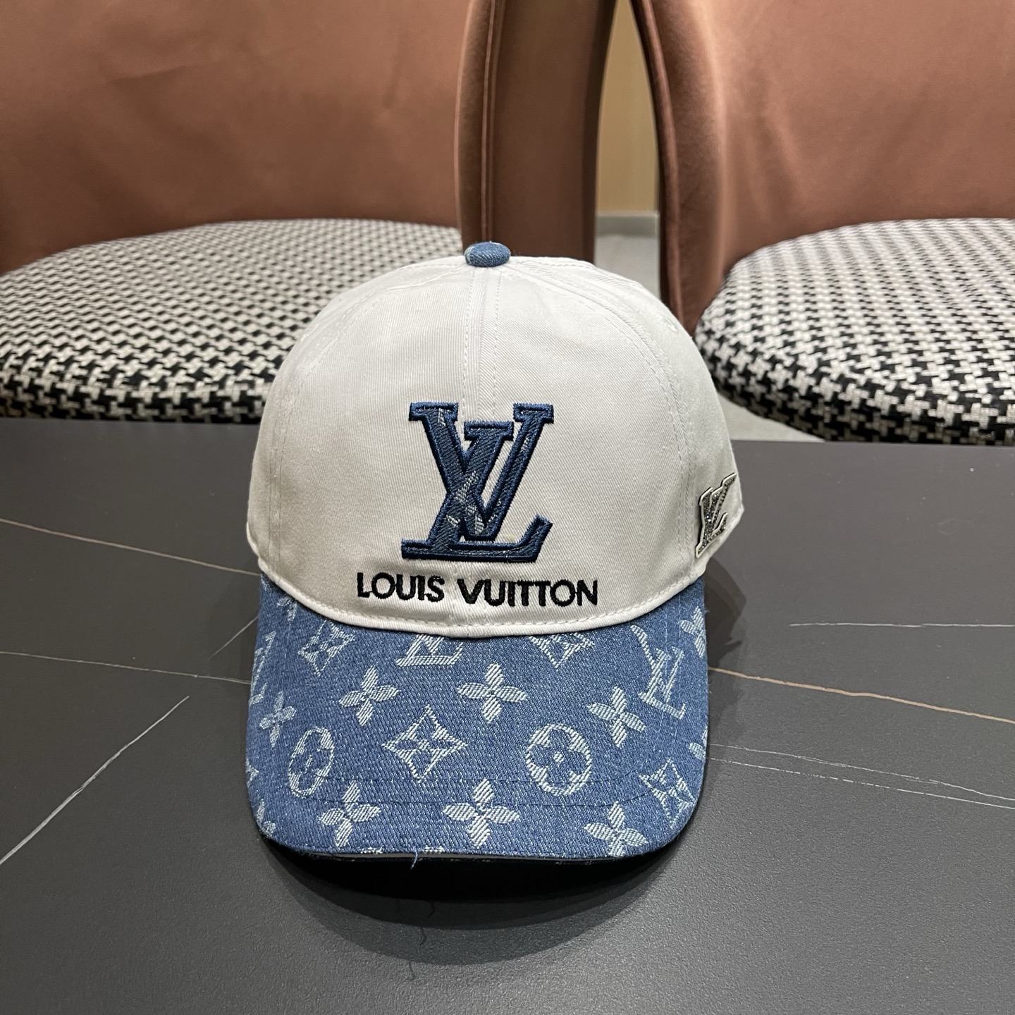 路易威登棒球帽 LouisVuitton刺绣原单棒球帽，高端大气，百搭款🤗男女通用！