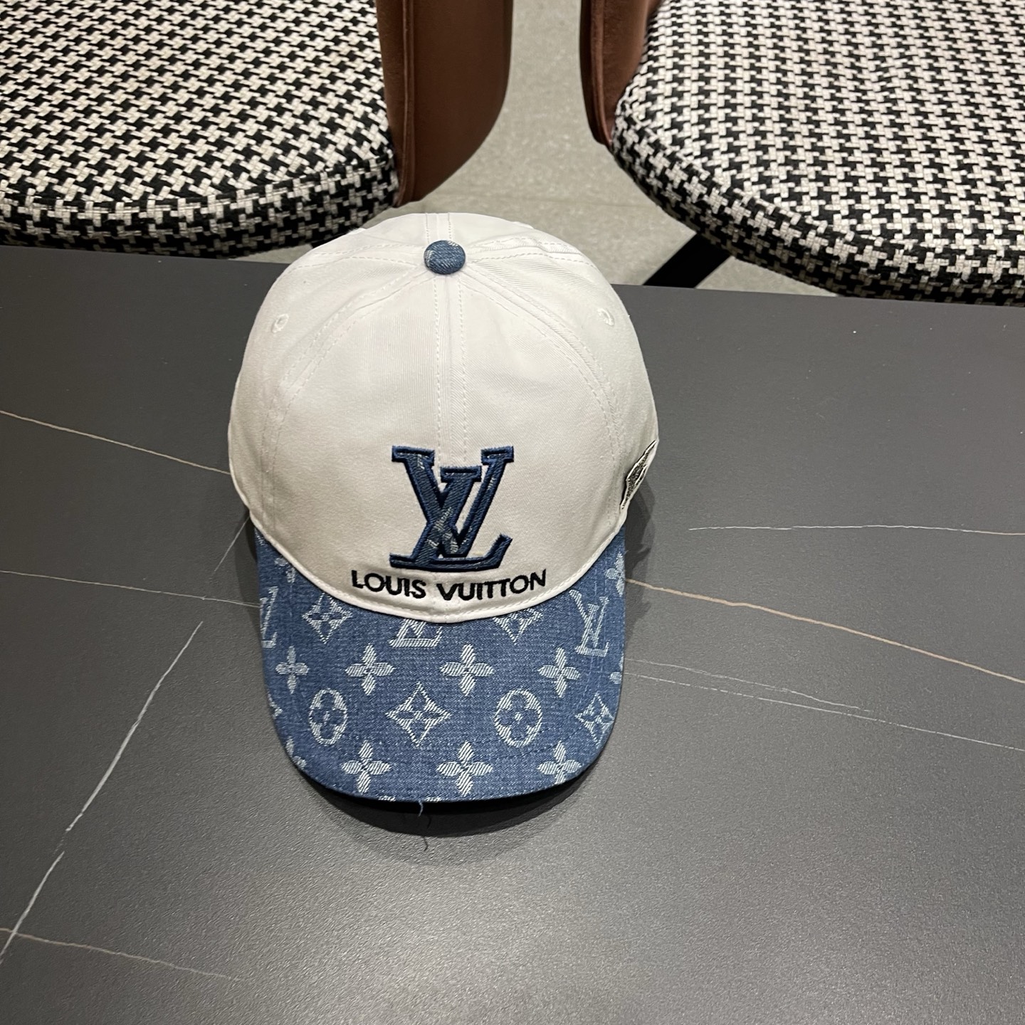 路易威登棒球帽 LouisVuitton刺绣原单棒球帽，高端大气，百搭款🤗男女通用！