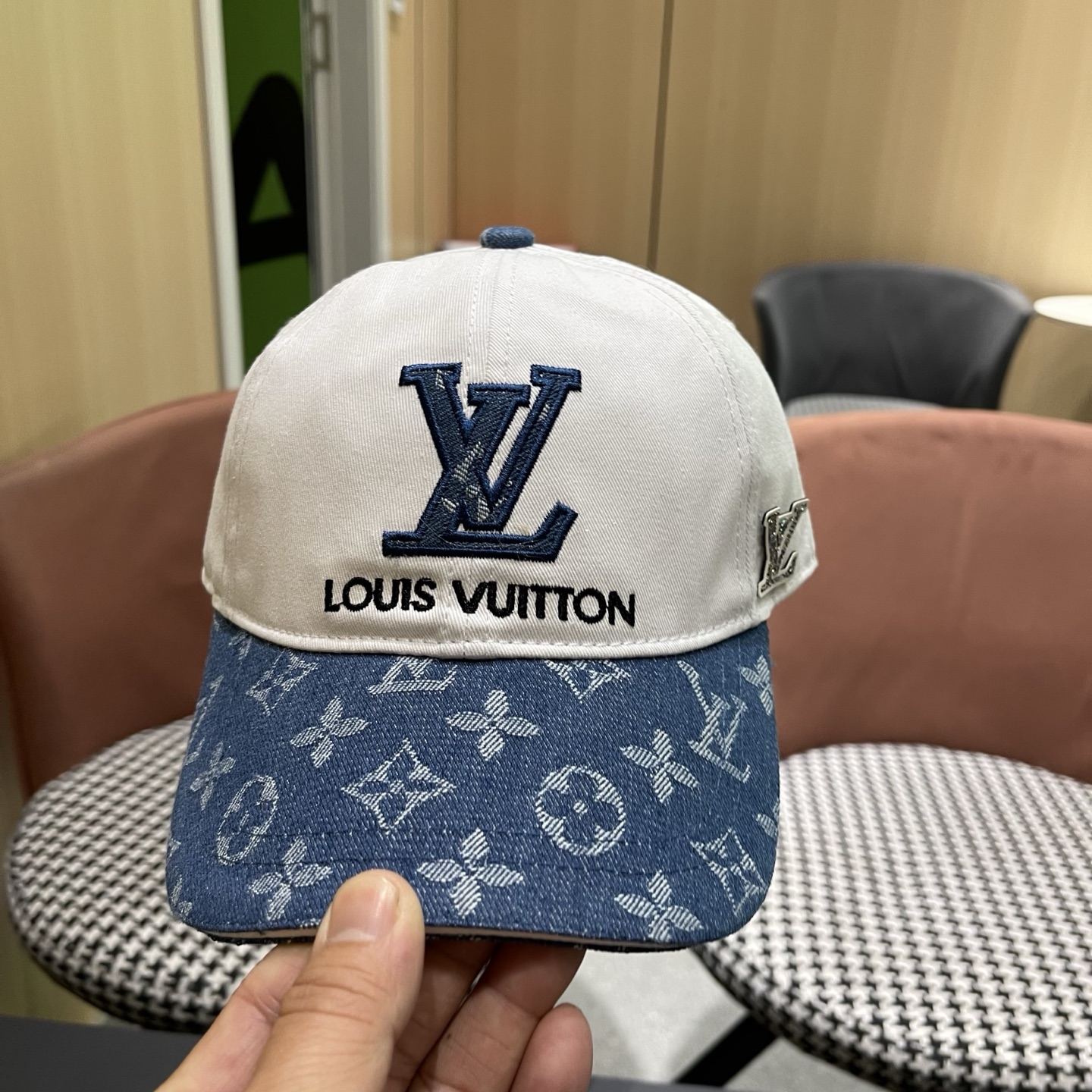 路易威登棒球帽 LouisVuitton刺绣原单棒球帽，高端大气，百搭款🤗男女通用！