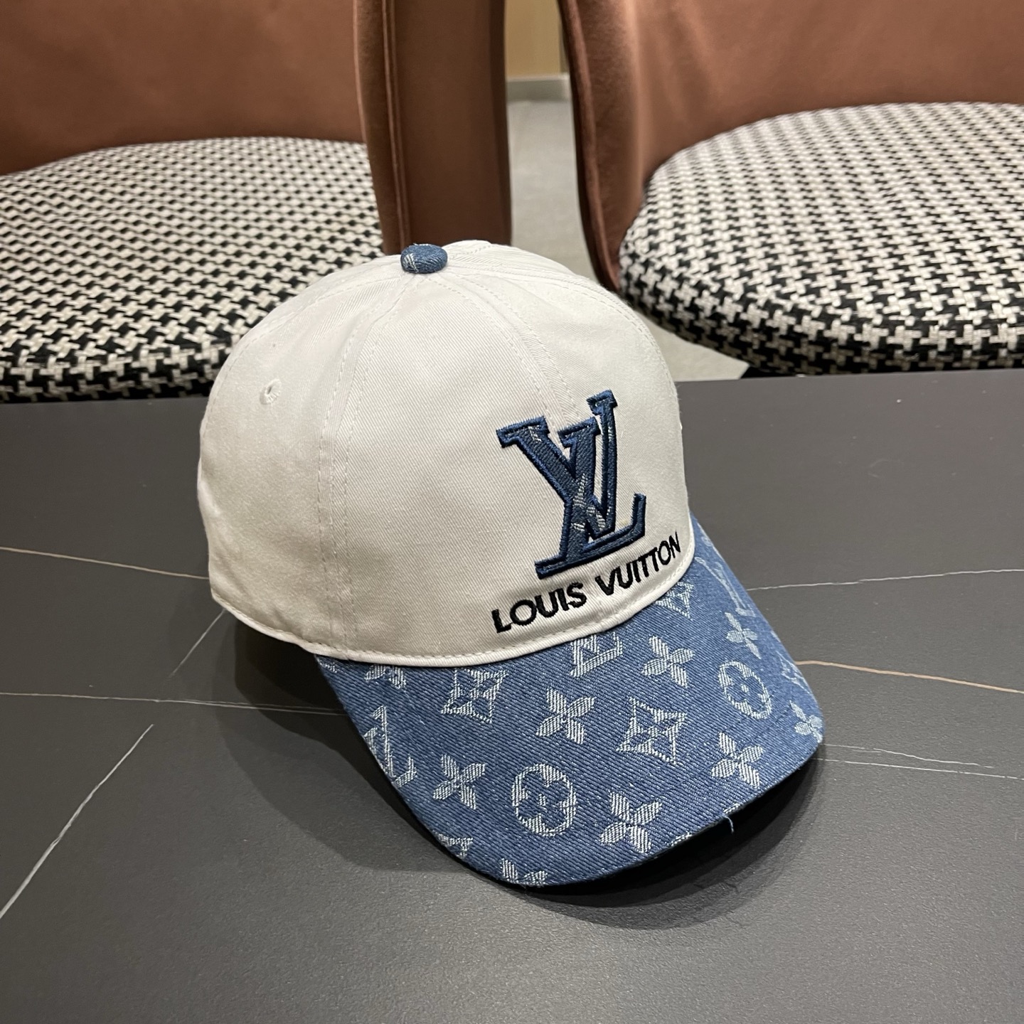 路易威登棒球帽 LouisVuitton刺绣原单棒球帽，高端大气，百搭款🤗男女通用！