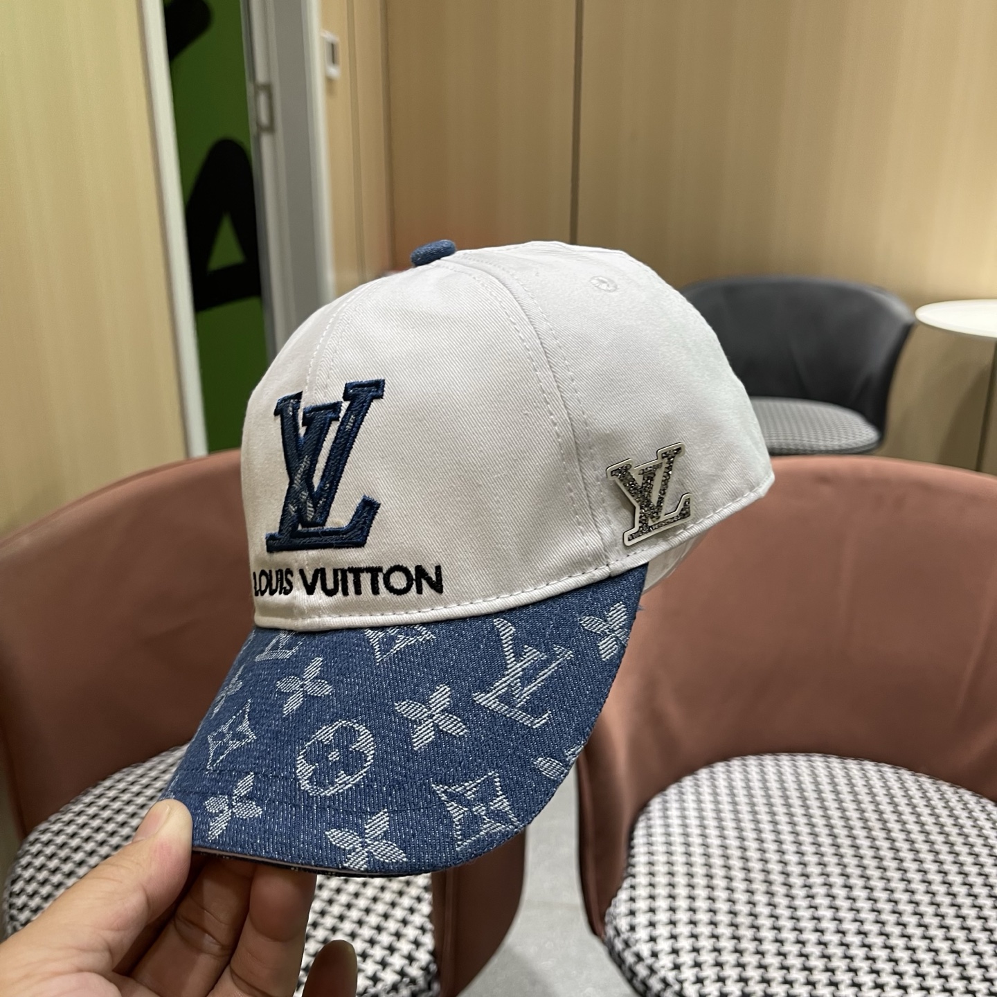 路易威登棒球帽 LouisVuitton刺绣原单棒球帽，高端大气，百搭款🤗男女通用！