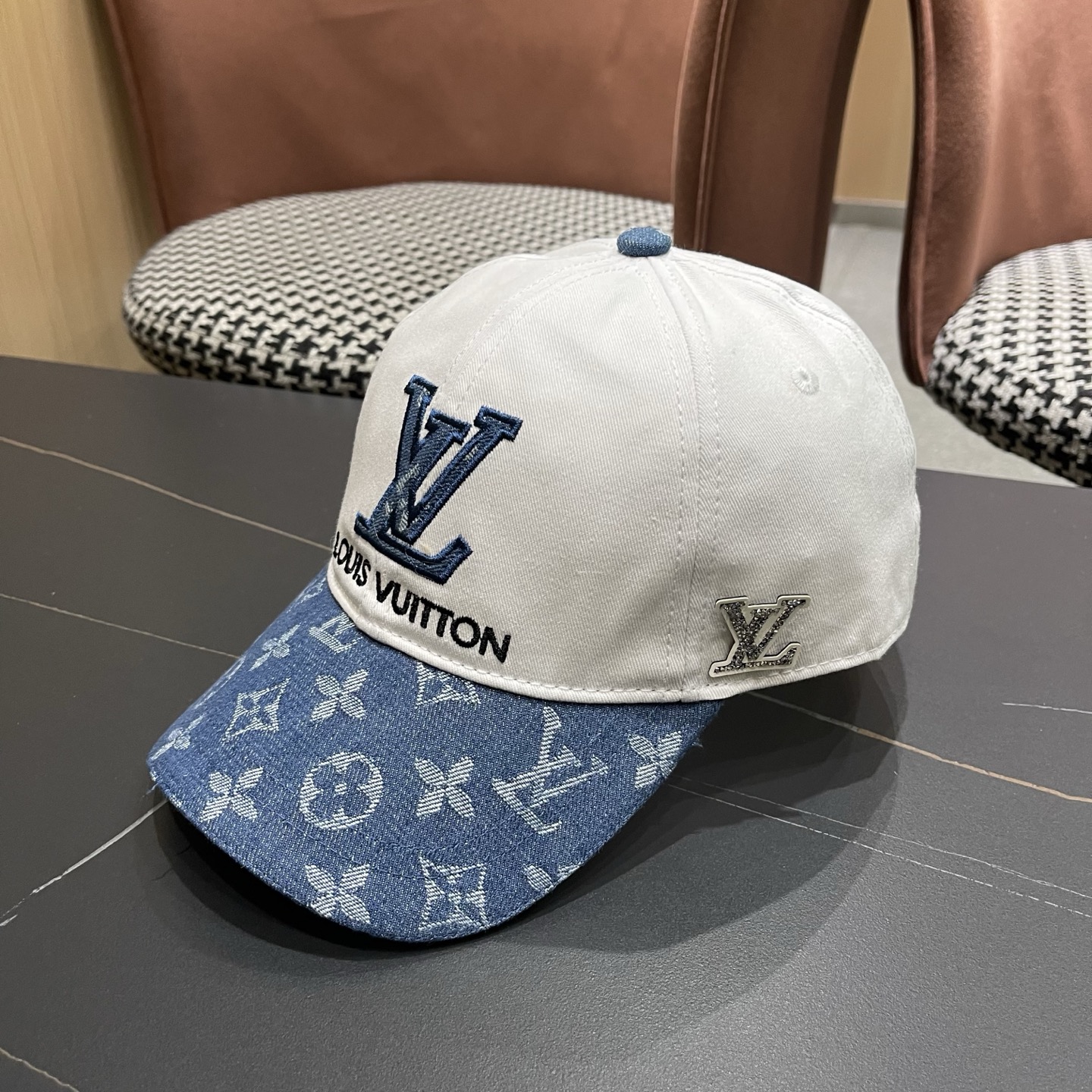 路易威登棒球帽 LouisVuitton刺绣原单棒球帽，高端大气，百搭款🤗男女通用！