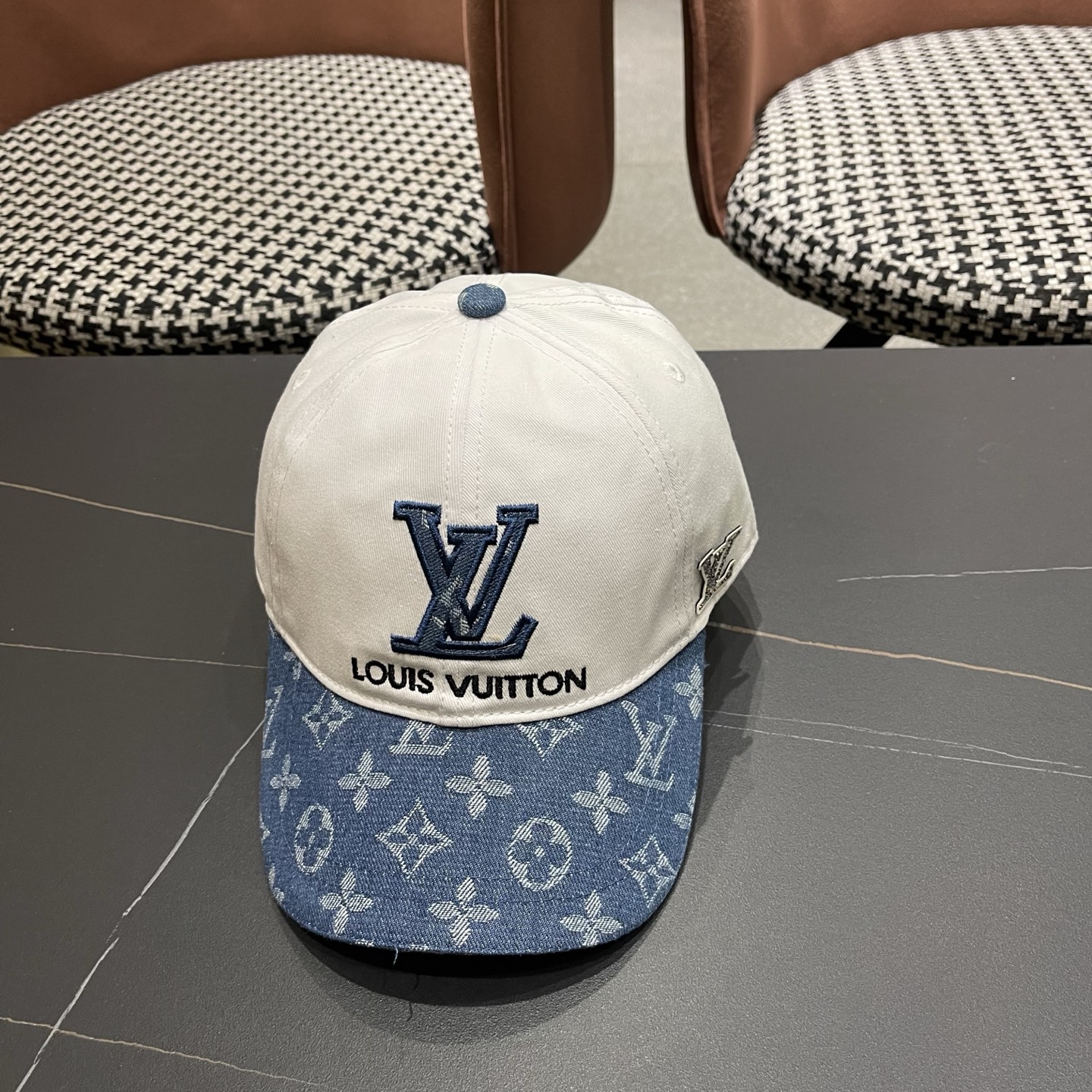 路易威登棒球帽 LouisVuitton刺绣原单棒球帽，高端大气，百搭款🤗男女通用！