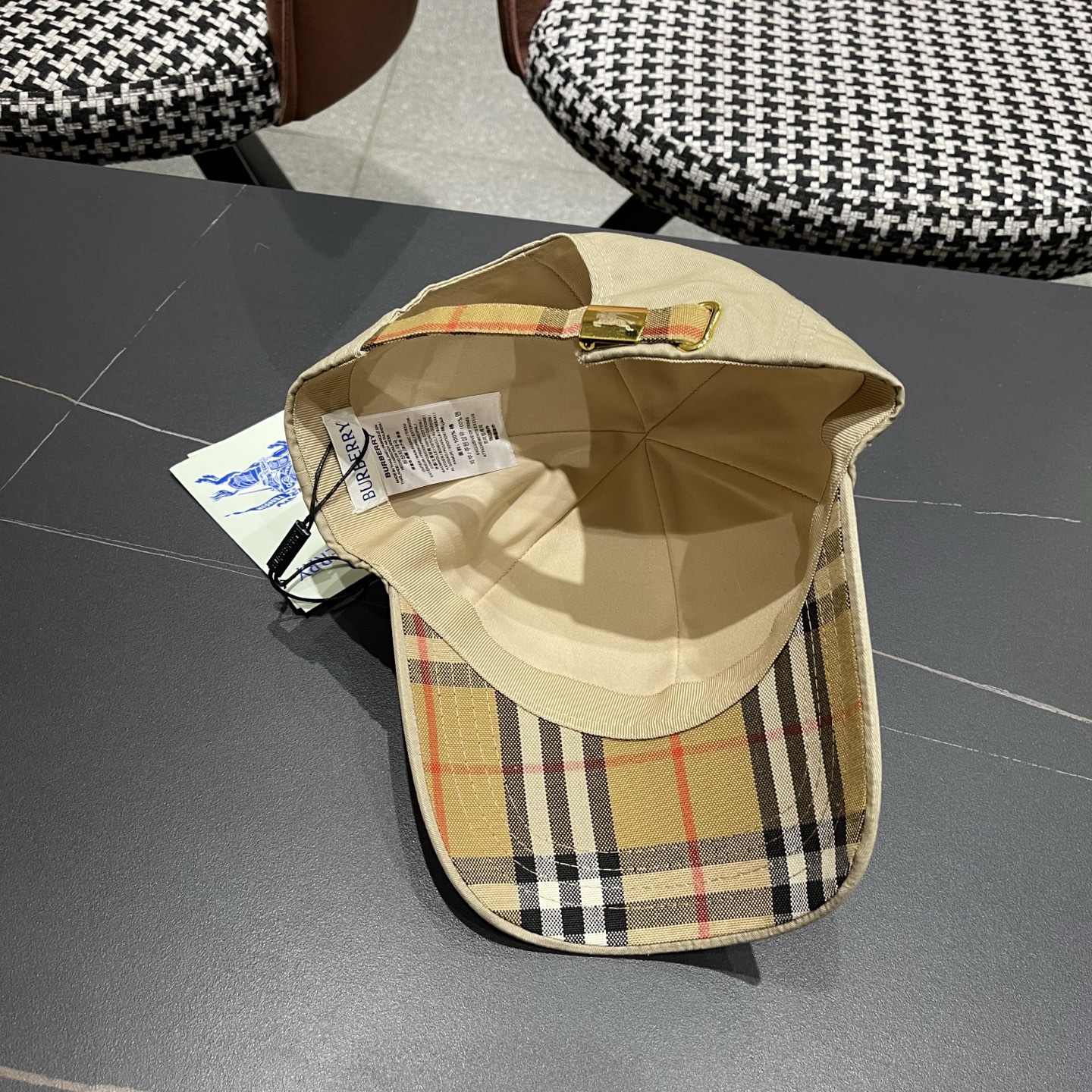 巴宝莉BURBERRY官网同步上线 韩版新款英伦风定制款1:1原单品质 男女通用棒球帽 高版品质质量🔥🔥
