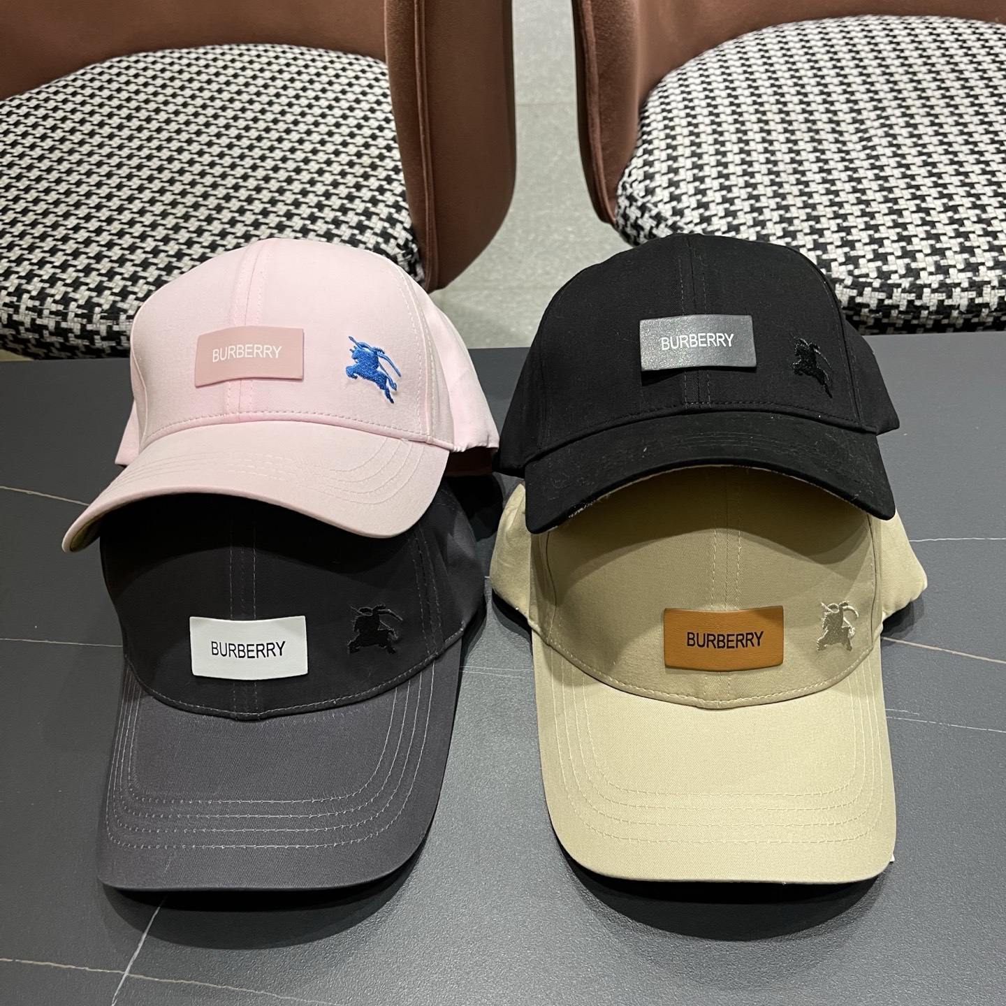 巴宝莉BURBERRY官网同步上线 韩版新款英伦风定制款1:1原单品质 男女通用棒球帽 高版品质质量🔥🔥