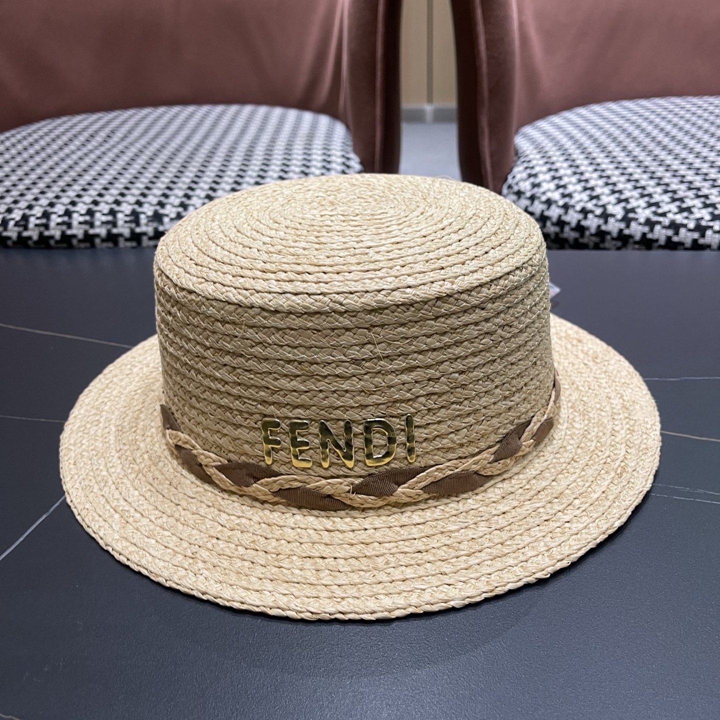 芬迪 FENDI 新款拉菲草平顶草帽女春夏英伦出游百搭海边遮阳帽防晒帽