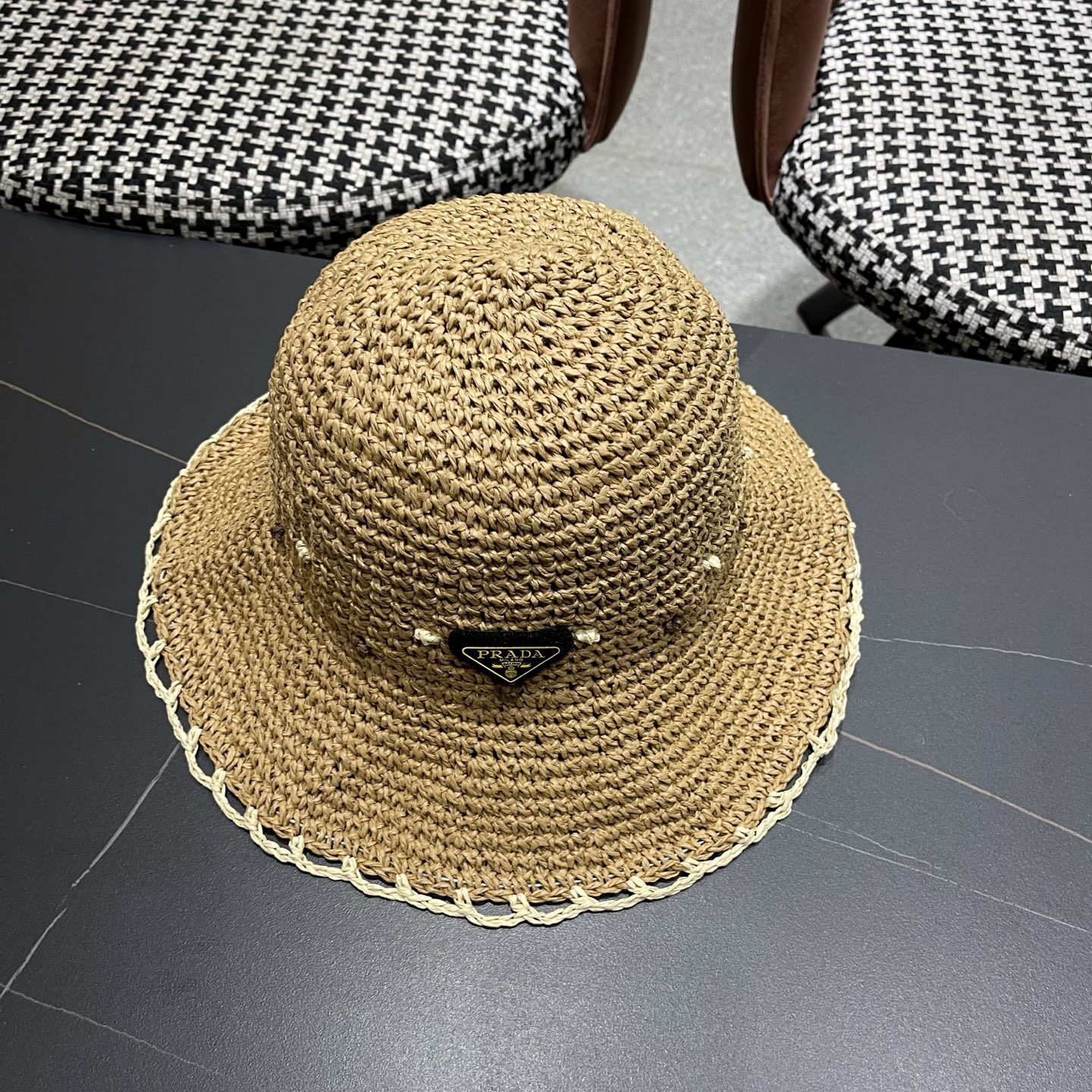 PRADA 普拉达朵澜大帽檐草编帽子女夏季海边度假遮阳防晒草帽户外显脸小渔夫帽