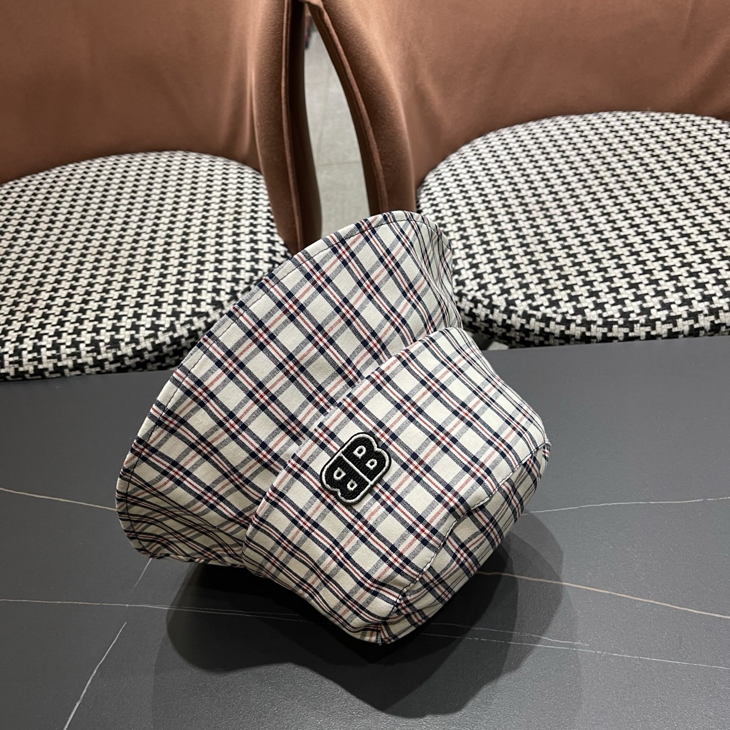 巴黎世家 Balenciaga新款韩系复古格子渔夫帽女夏显脸小素颜遮脸盆帽遮阳防晒帽子