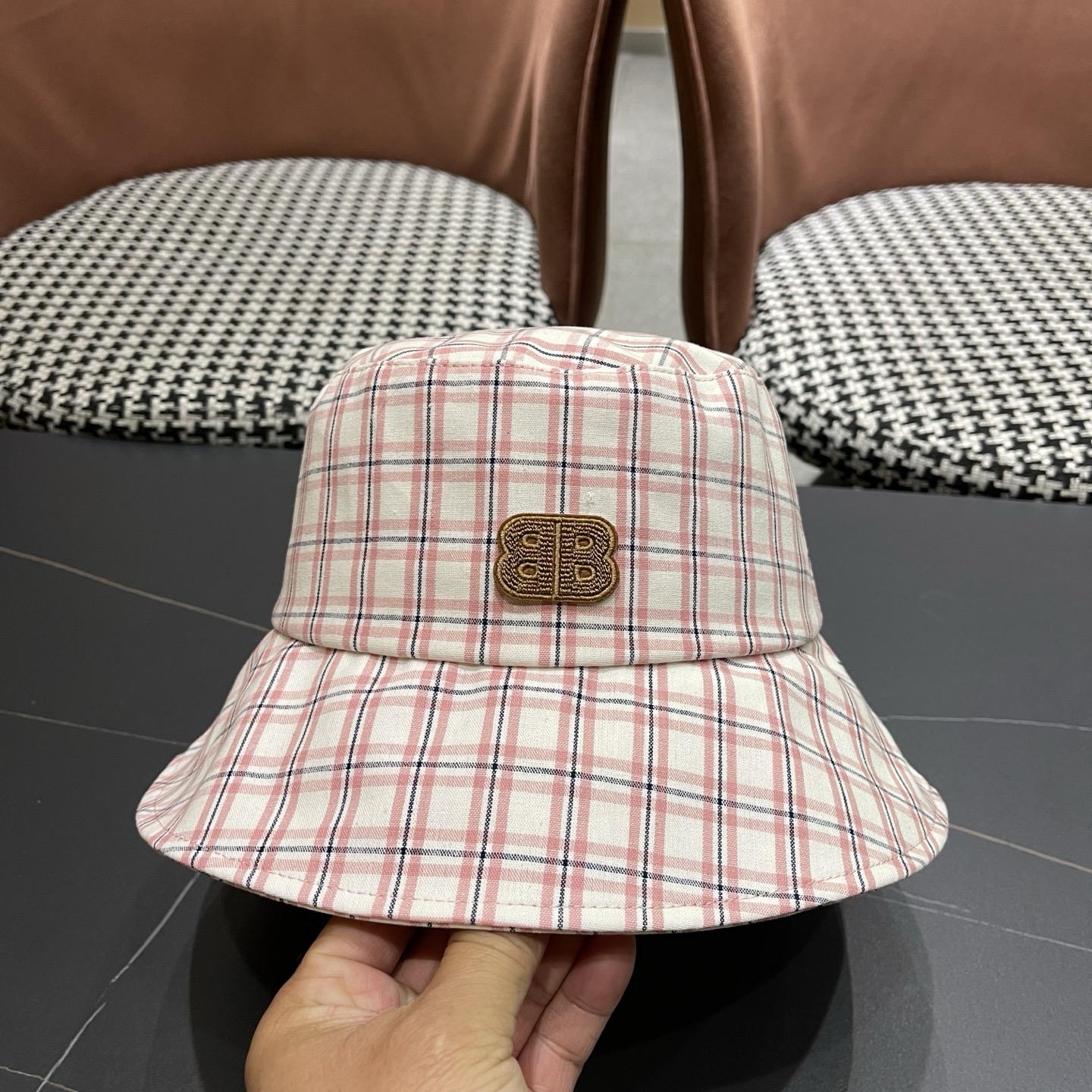 巴黎世家 Balenciaga新款韩系复古格子渔夫帽女夏显脸小素颜遮脸盆帽遮阳防晒帽子