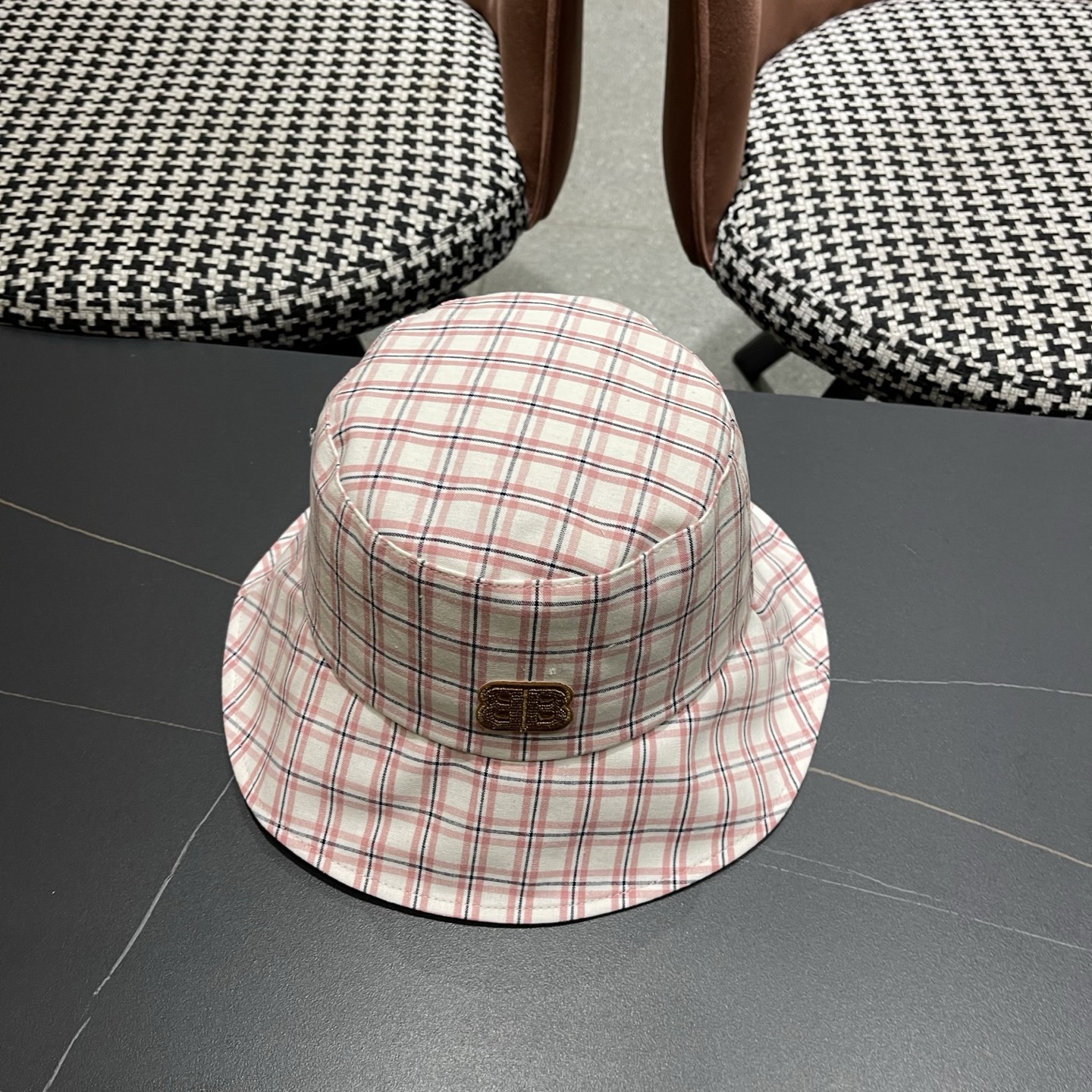 巴黎世家 Balenciaga新款韩系复古格子渔夫帽女夏显脸小素颜遮脸盆帽遮阳防晒帽子