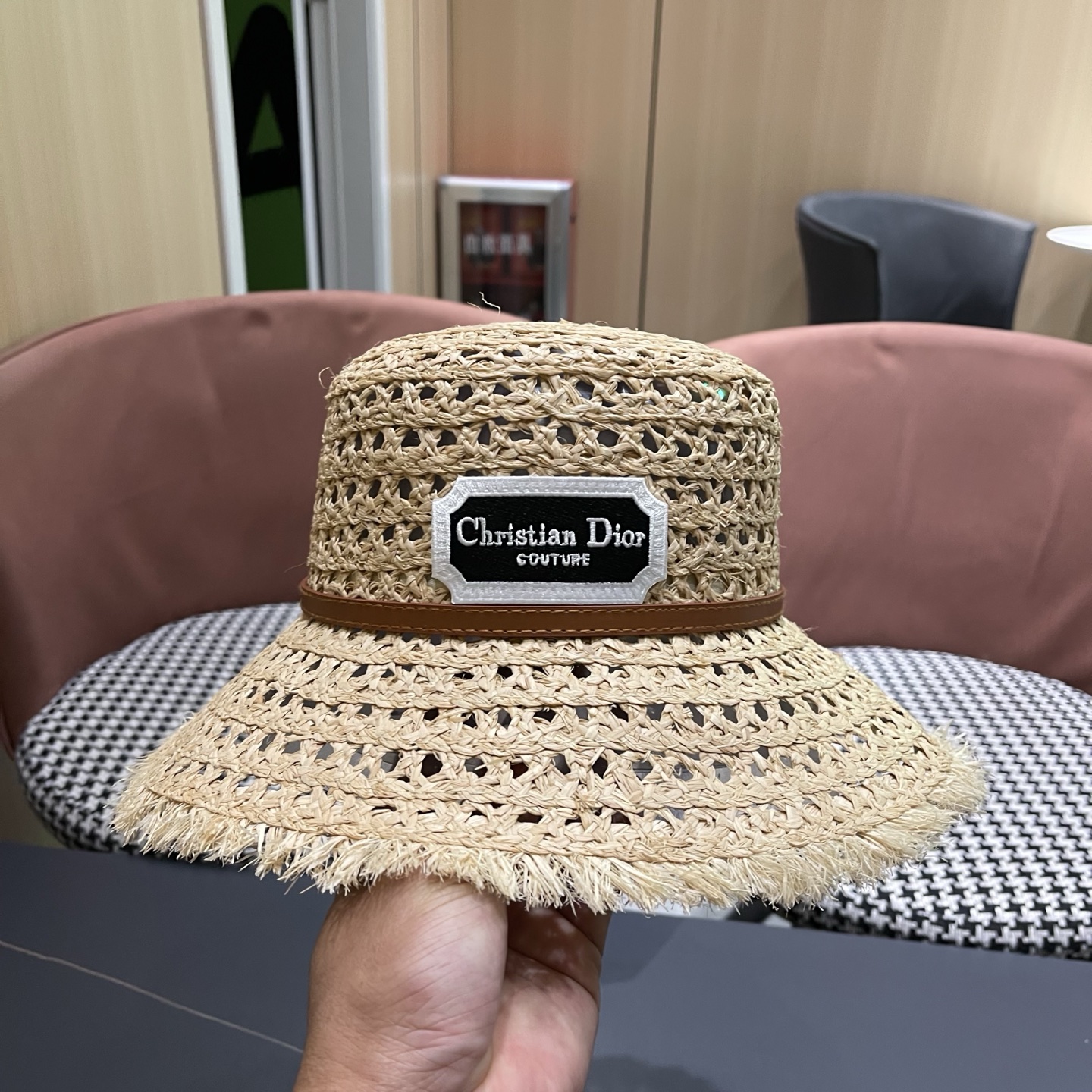 迪奥Dior 毛边镂空欧美天然拉菲草帽女时尚网红拍照透气网眼田园海边沙滩帽
