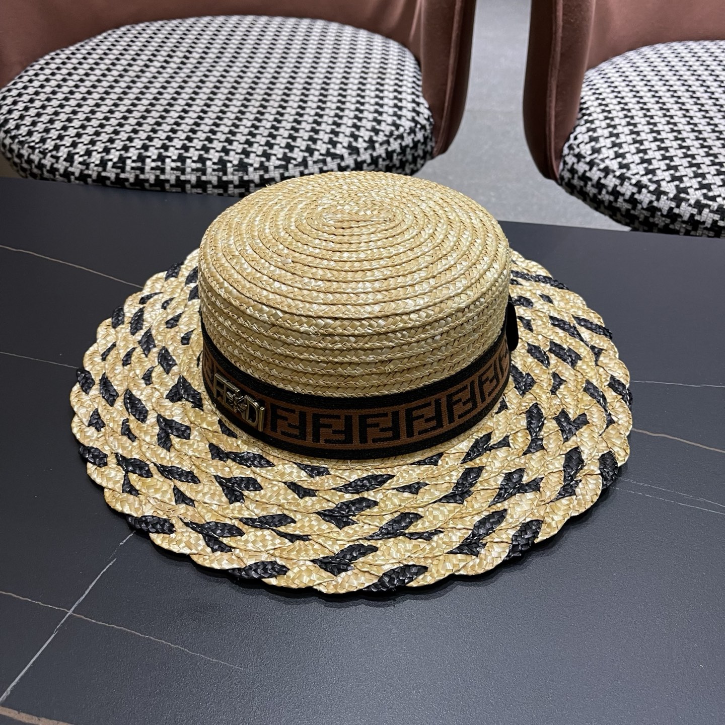 Fendi 芬迪草帽子麦秆草帽女夏季海边沙滩度假宽檐遮阳帽子平顶帽太阳帽礼帽