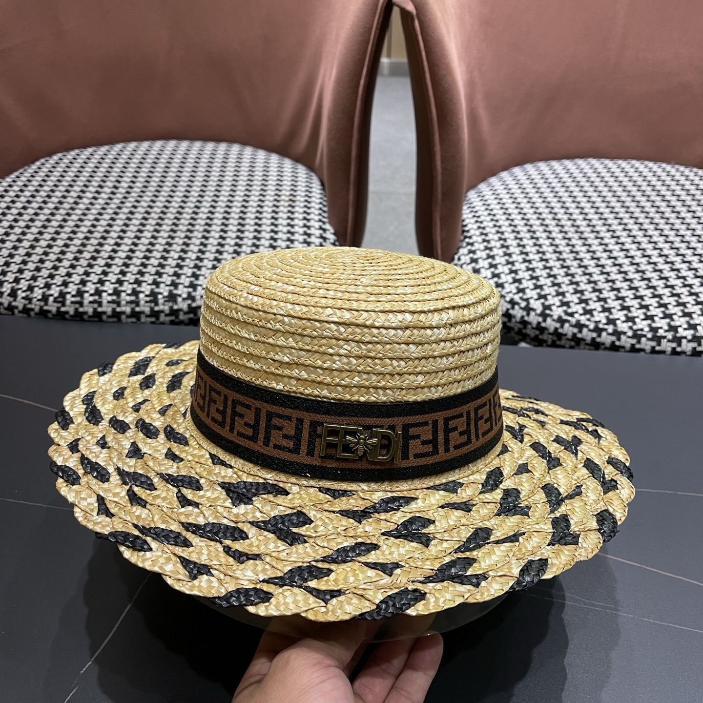 Fendi 芬迪草帽子麦秆草帽女夏季海边沙滩度假宽檐遮阳帽子平顶帽太阳帽礼帽