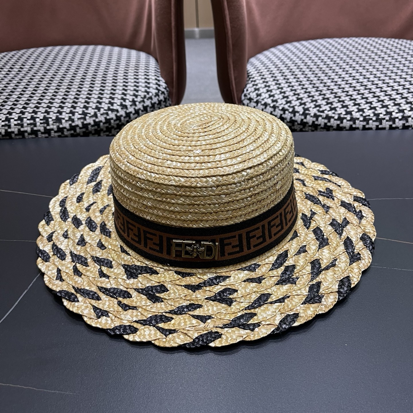 Fendi 芬迪草帽子麦秆草帽女夏季海边沙滩度假宽檐遮阳帽子平顶帽太阳帽礼帽