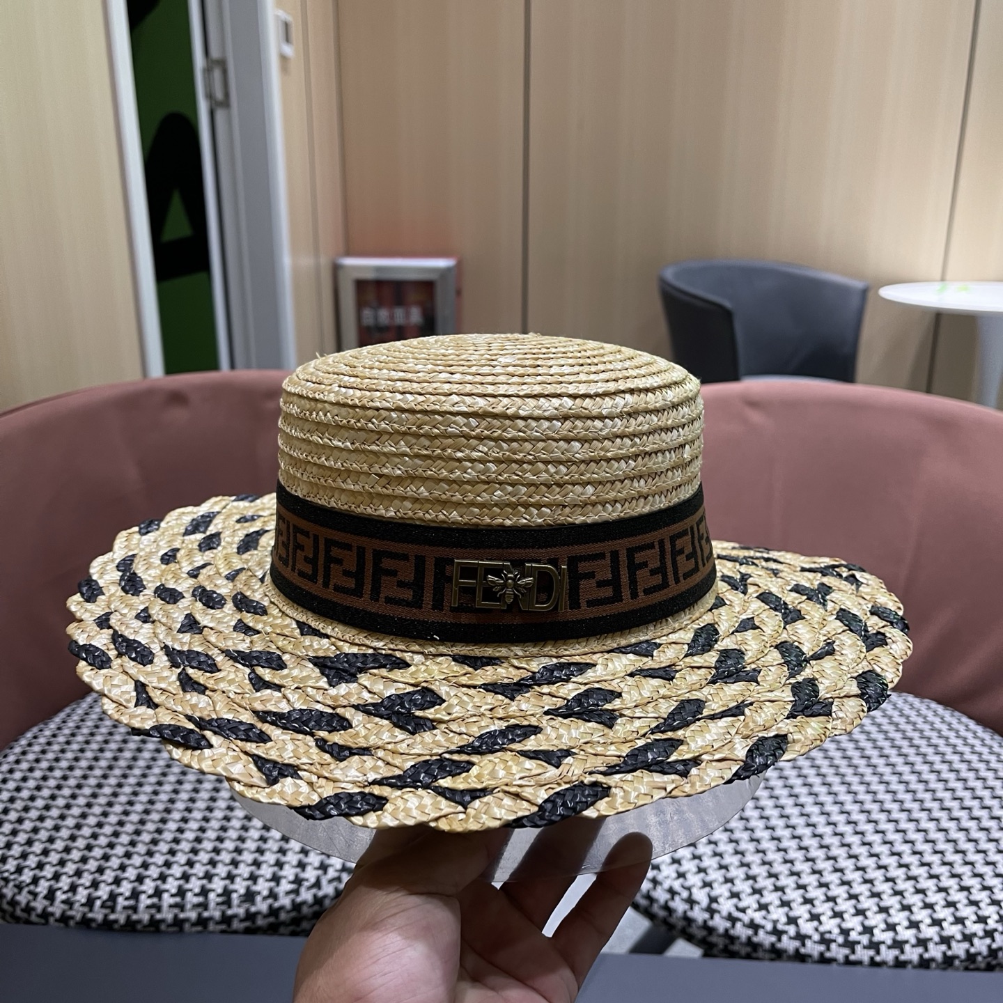 Fendi 芬迪草帽子麦秆草帽女夏季海边沙滩度假宽檐遮阳帽子平顶帽太阳帽礼帽