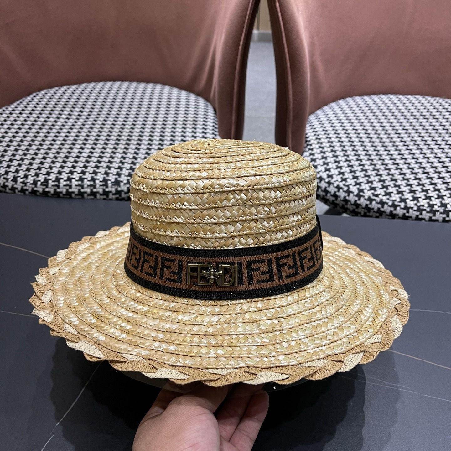 Fendi 芬迪草帽子麦秆草帽女夏季海边沙滩度假宽檐遮阳帽子平顶帽太阳帽礼帽