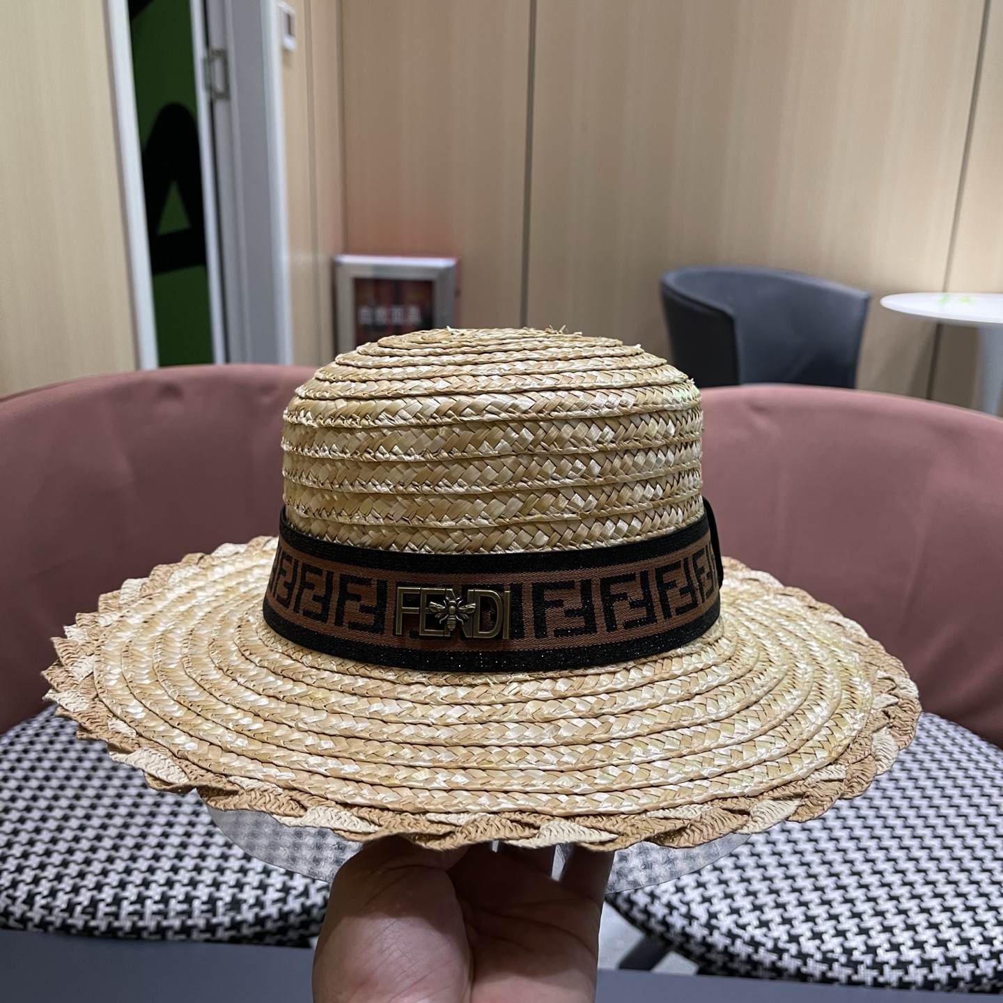 Fendi 芬迪草帽子麦秆草帽女夏季海边沙滩度假宽檐遮阳帽子平顶帽太阳帽礼帽