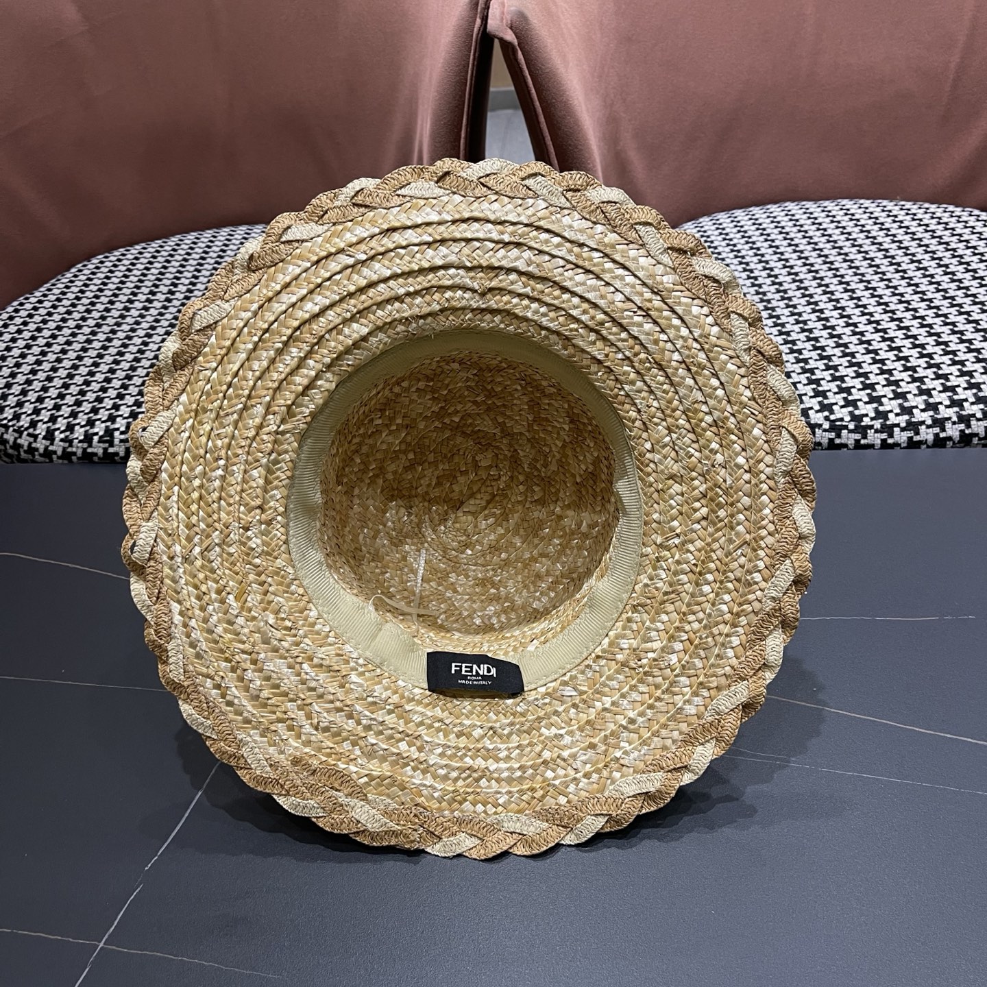Fendi 芬迪草帽子麦秆草帽女夏季海边沙滩度假宽檐遮阳帽子平顶帽太阳帽礼帽