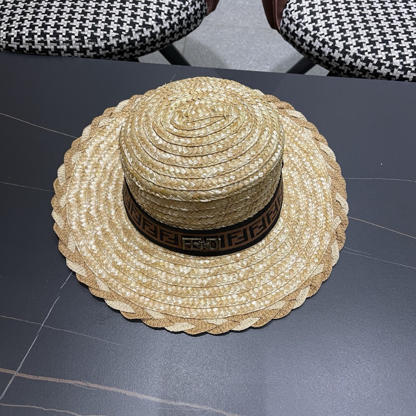 Fendi 芬迪草帽子麦秆草帽女夏季海边沙滩度假宽檐遮阳帽子平顶帽太阳帽礼帽