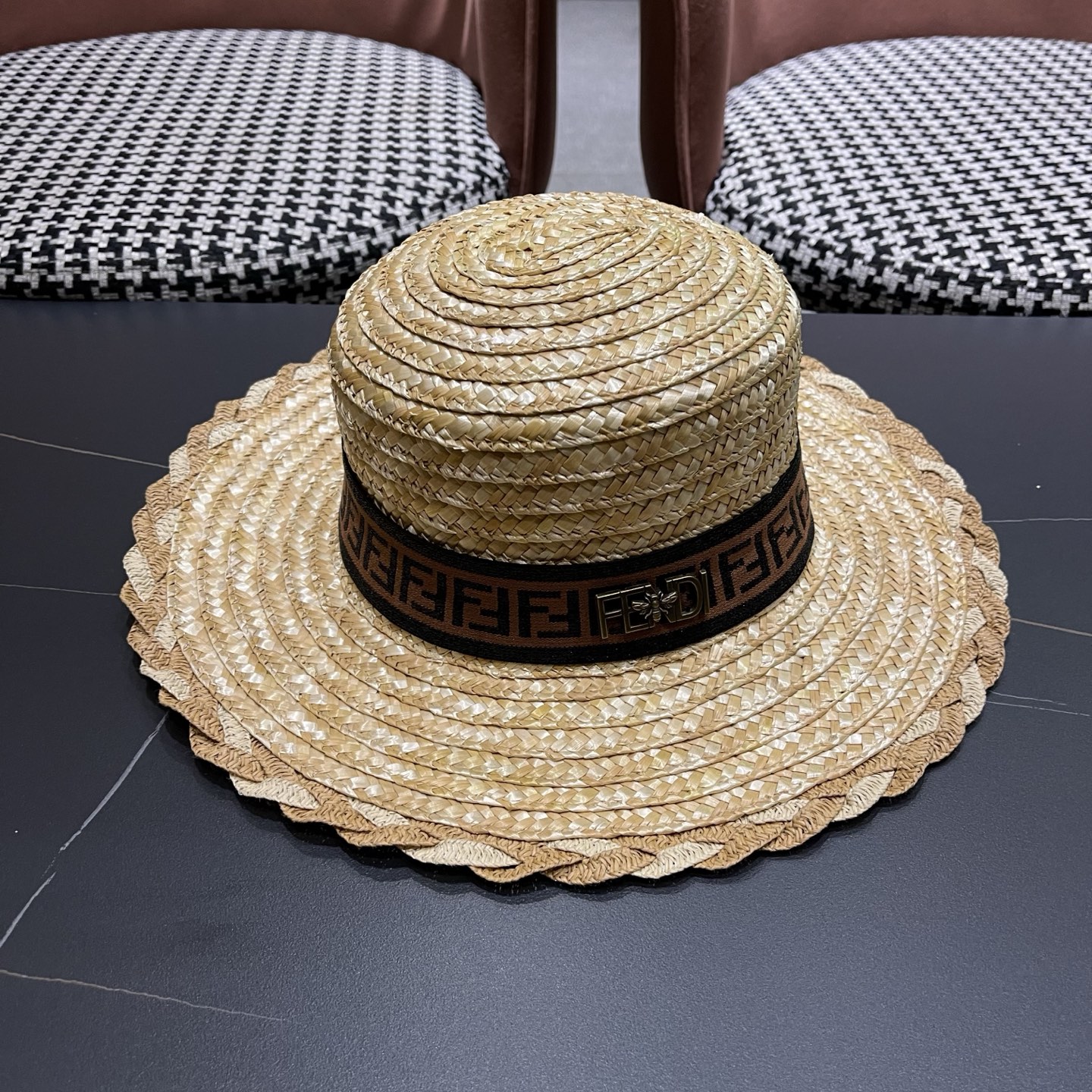 Fendi 芬迪草帽子麦秆草帽女夏季海边沙滩度假宽檐遮阳帽子平顶帽太阳帽礼帽