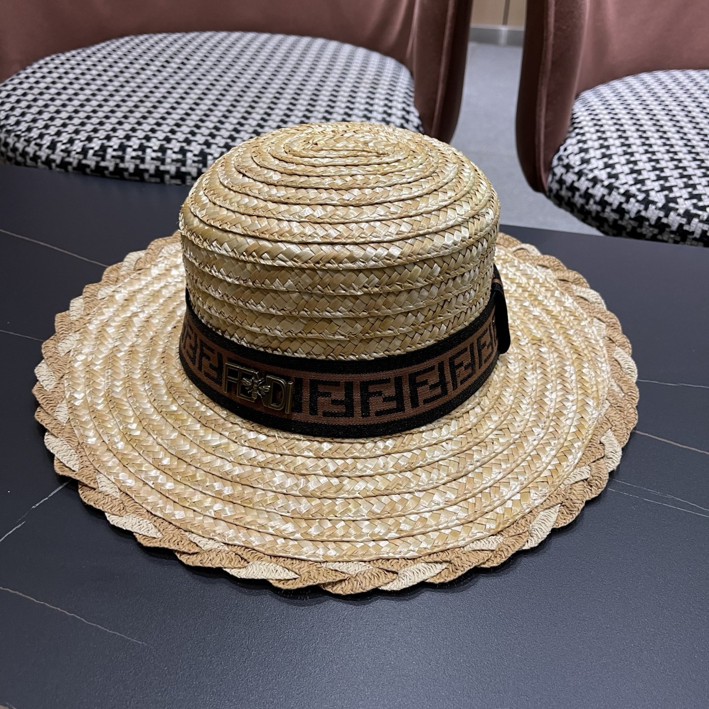 Fendi 芬迪草帽子麦秆草帽女夏季海边沙滩度假宽檐遮阳帽子平顶帽太阳帽礼帽