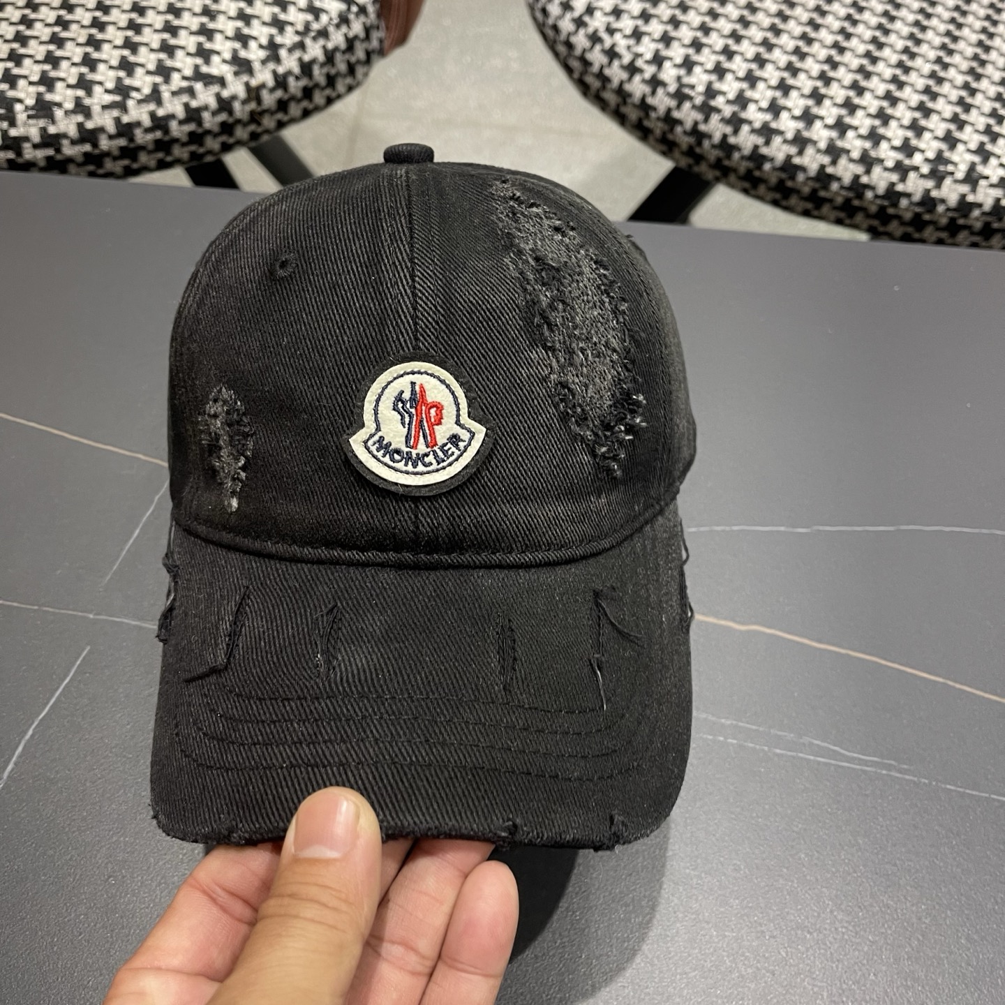 蒙口MONCLER破洞棒球帽，年轻时尚潮人穿搭色系，视觉效果超强，好看有质感！