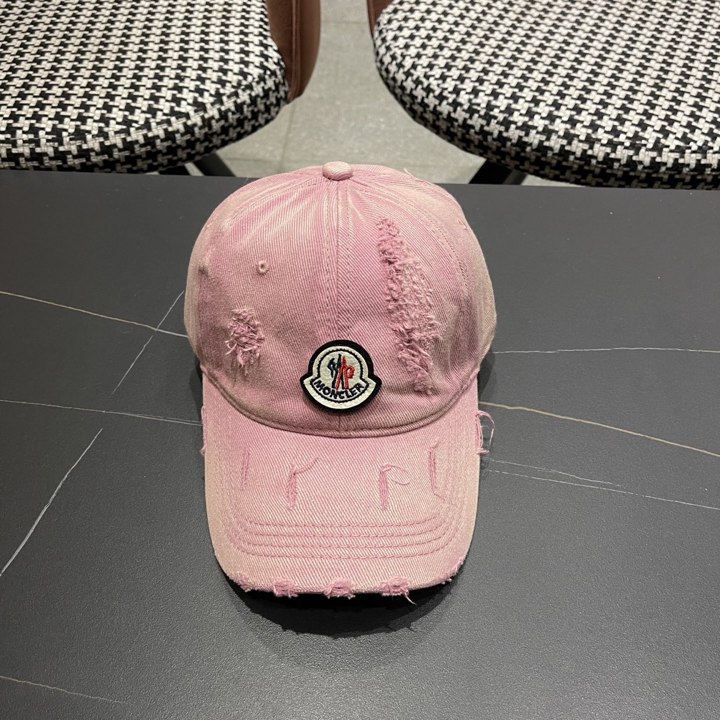 NO:742775,MONCLER ripped baseball cap, suitable for young and fashionable people, with a strong visual effect, good-looking and high-quality!  Hats, straw hats, bucket hats, baseball caps, hats, Moncler, espadrilles, hats19860909蒙口MONCLER破洞棒球帽,年轻时尚潮人穿搭色系,视觉效果超强,好看有质感！ 帽子草帽渔夫帽棒球帽,帽子,Moncler,espadrilles,hats,hat
